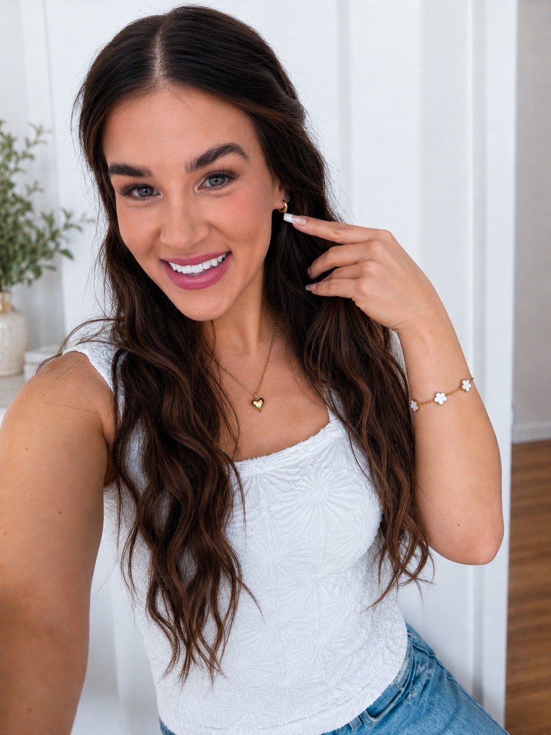 Luckiest girl in the WORLD! Love my new @Ana Luisa Huggies & heart necklace combo. Ultimate daily addition that makes you feel oh so put together ✨👌🏼

#analuisany #AnaLuisaAmbassador #BestDeal

#LTKMothersDay #LTKmomlife #LTKootd