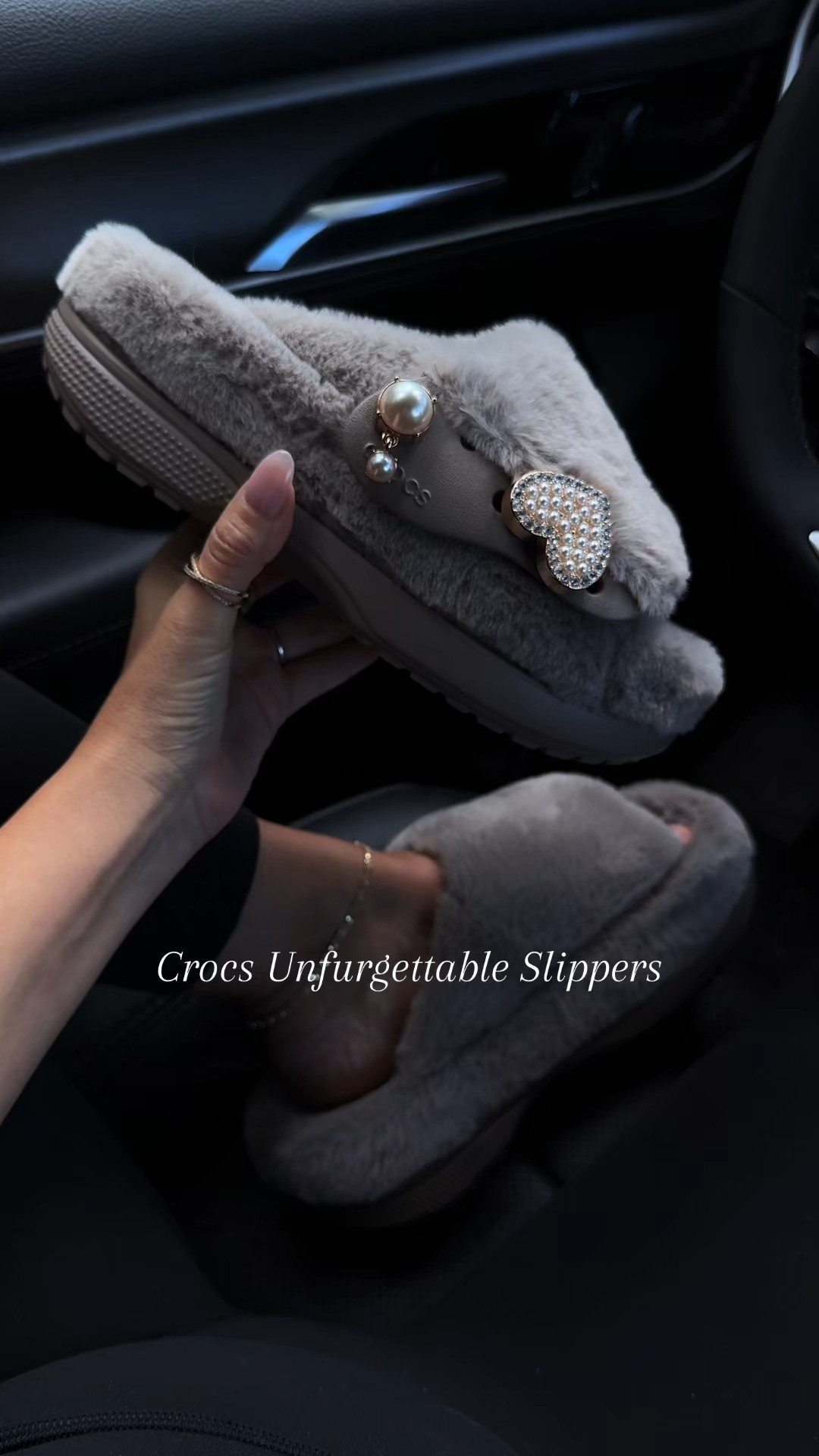 Crocs slipperss

#LTKGiftGuide #LTKCyberWeek #LTKselfcare