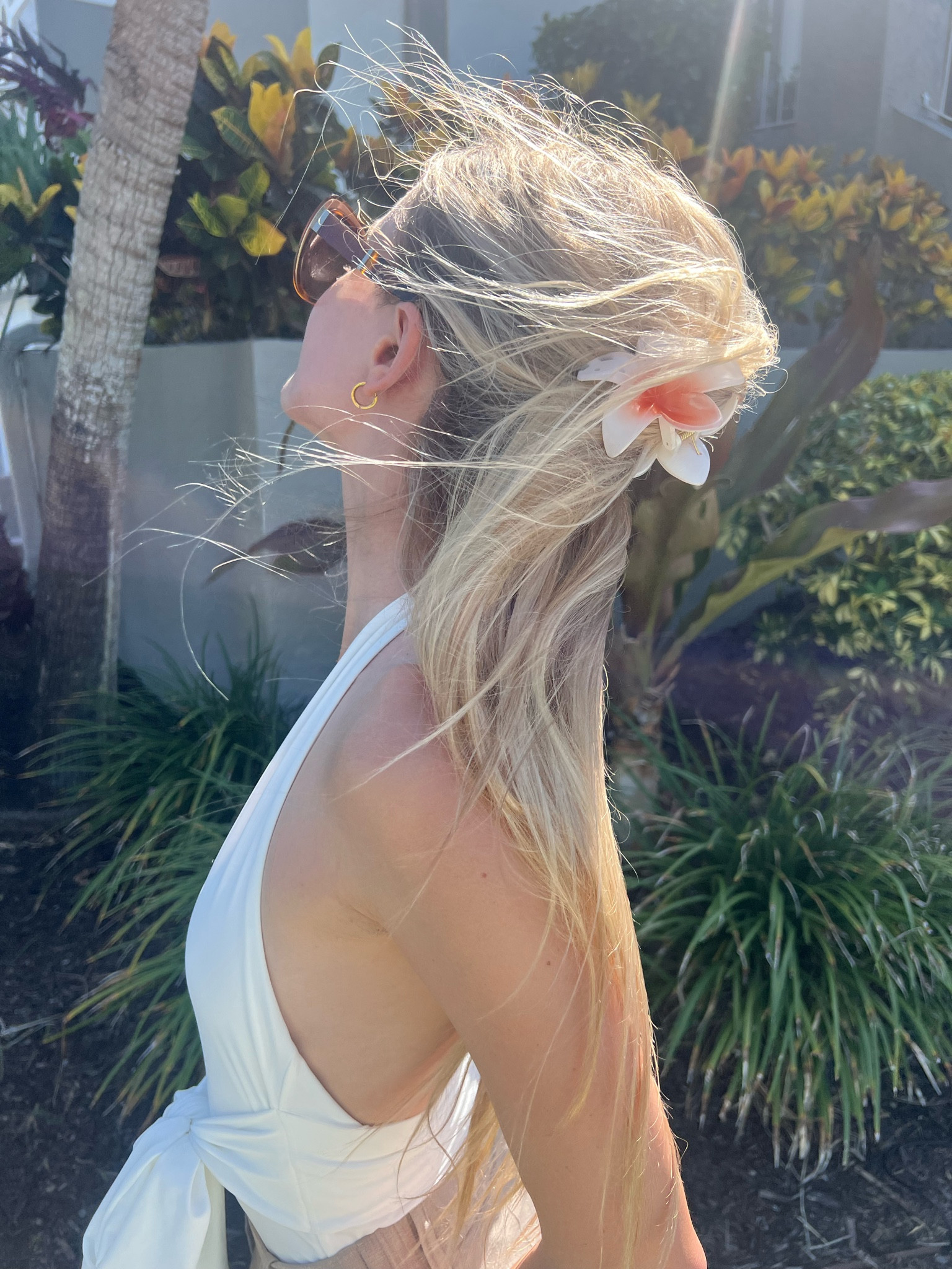 Flower claw clip / hair accessories / summer outfits / hawaii / honeymoon / vacation / Florida / cruise / tropical

#LTKstyletip #LTKSeasonal #LTKtravel