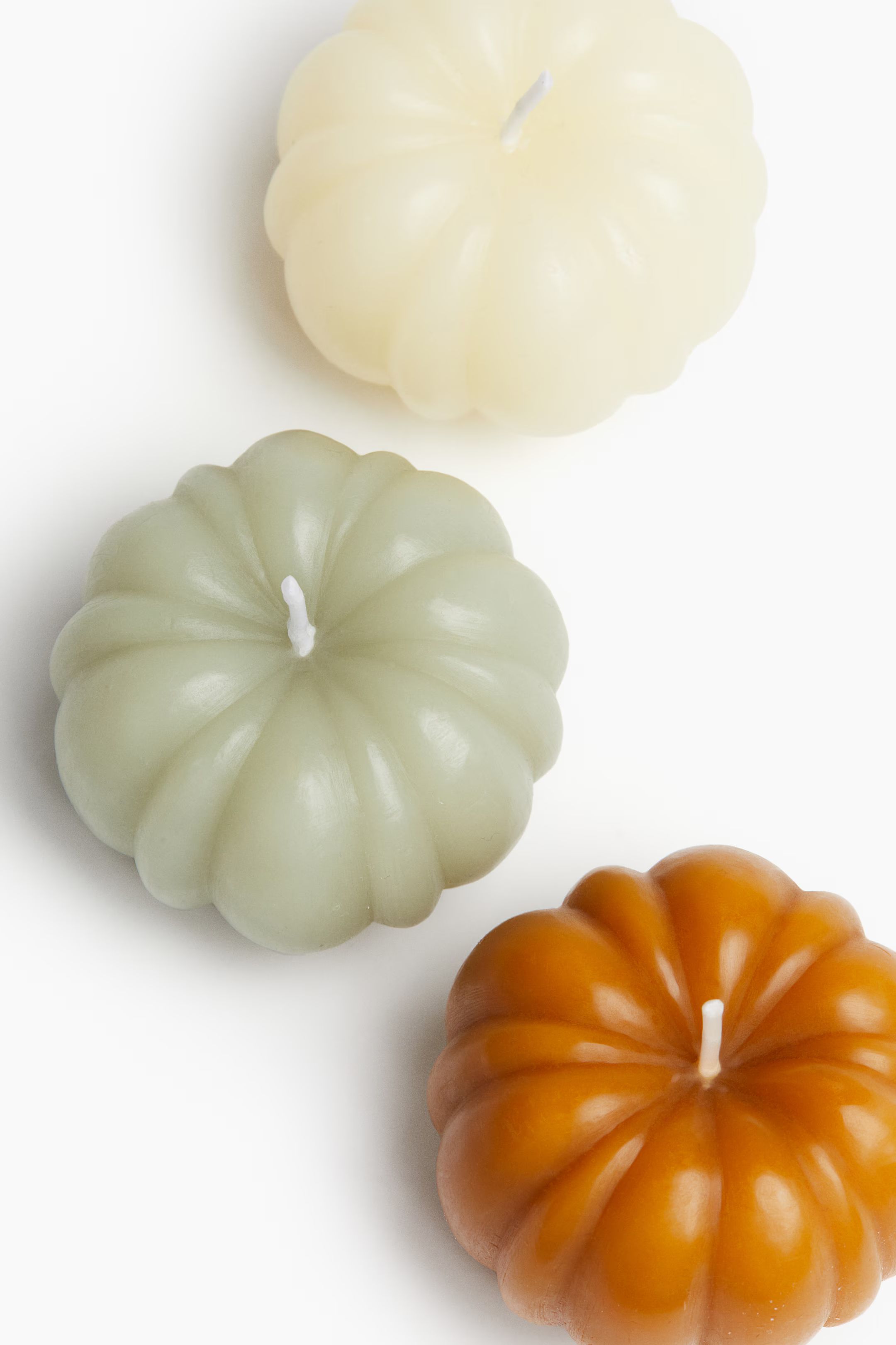 3-pack pumpkin-shaped candles | H&M (US + CA)