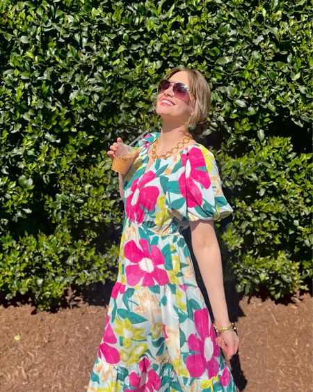 Spring dress for when you’re feeling bright & sunshiny! Love the matching earrings too👏