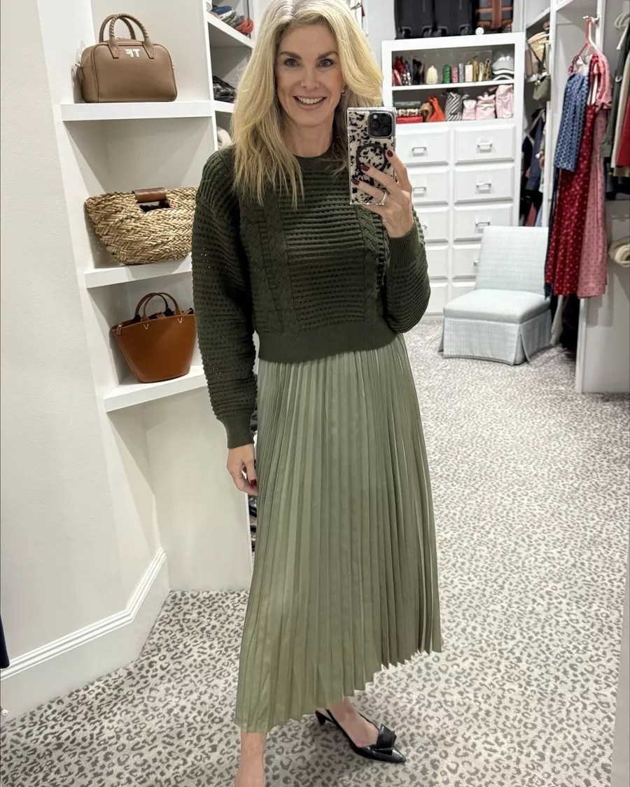 Gorgeous mixed media dress for a chic fall style. Size S  

#LTKSeasonal #LTKStyleTip #LTKOver40