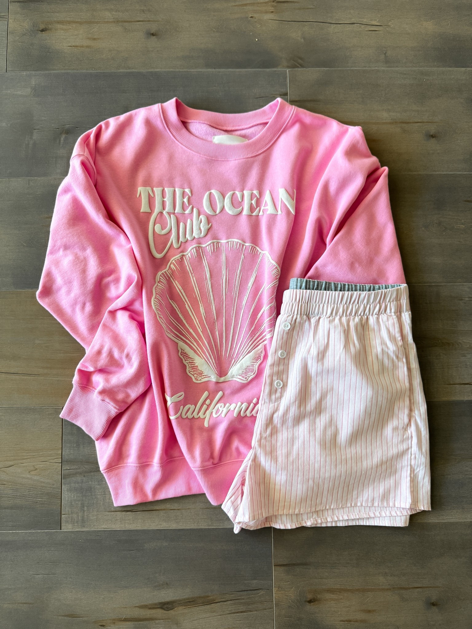 Walmart fashion Walmart finds graphic sweatshirt size medium. Boxer shorts size medium 