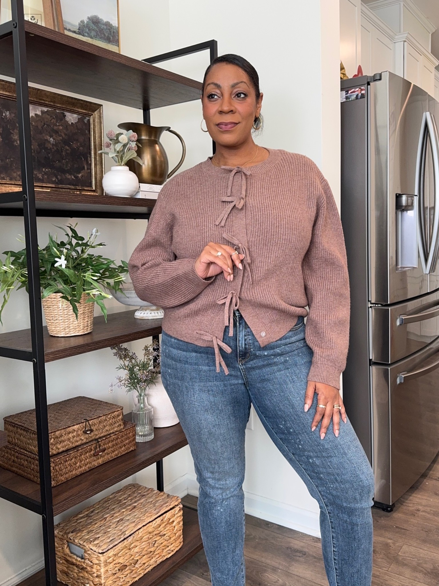 Bow cardigan very stretchy. Wearing size large. In color brown.

#LTKSeasonal #LTKMidsize #LTKootd