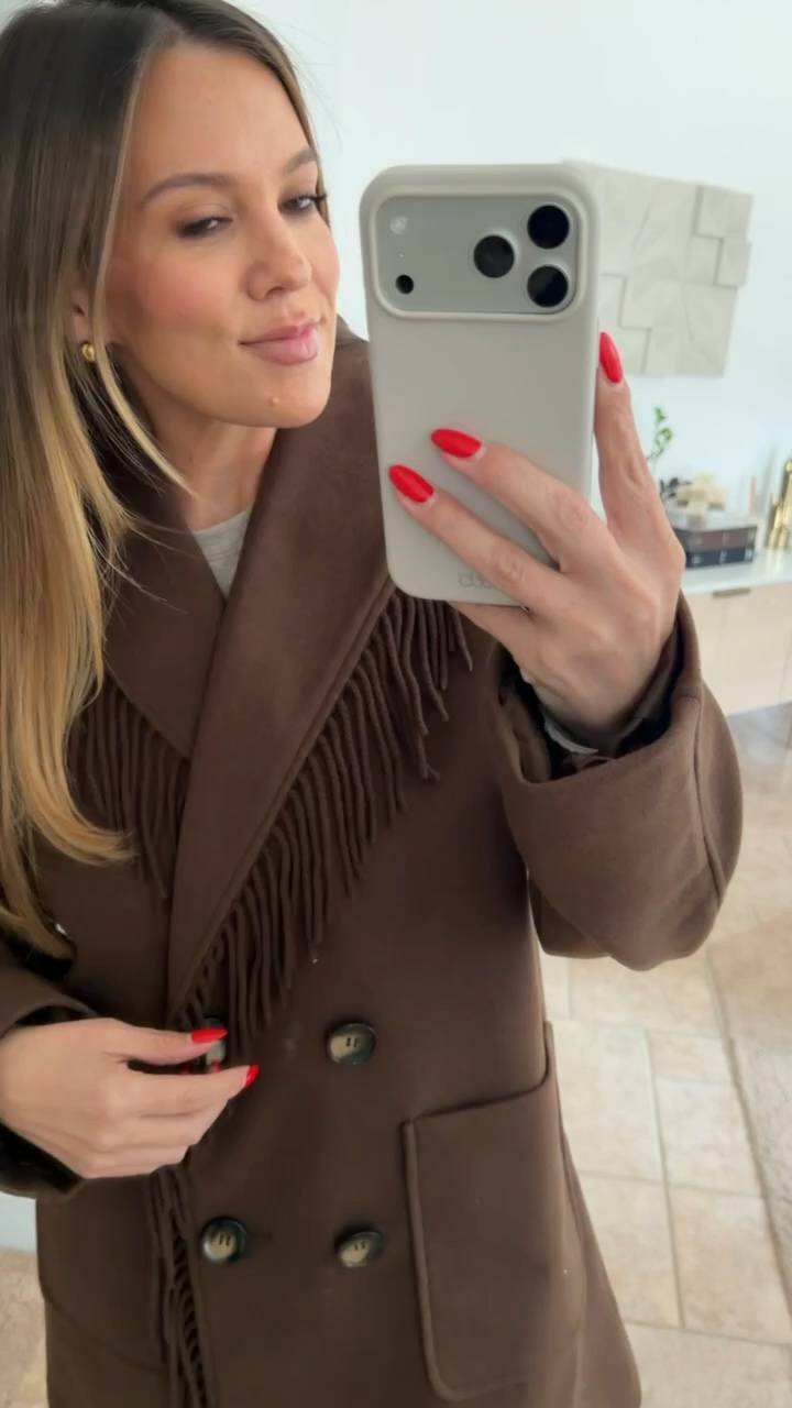 This jacket deserves a spot in your closet! Grab yours during the Nordstrom anniversary sale !!