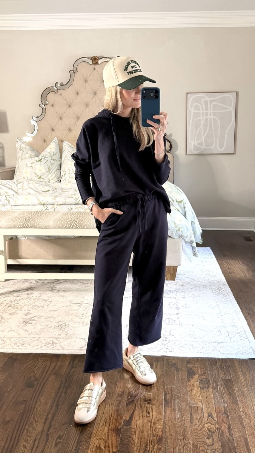 Mom uniform, but make it organic cotton💅
This set is comfy enough to throw on for morning drop off but looks put together enough to run around in all day!  It comes in 4 colors!  I’m 5’2 and wearing XS in both pieces!
#QuincePartner @Quince

#LTKmomlife #LTKgrwm #LTKootd