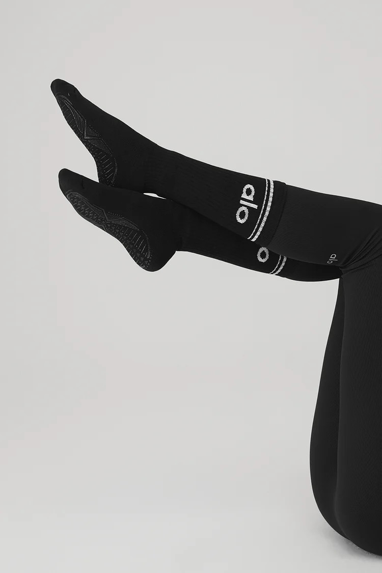 Women's Throwback Barre Sock - Black/White | Alo Yoga (US)