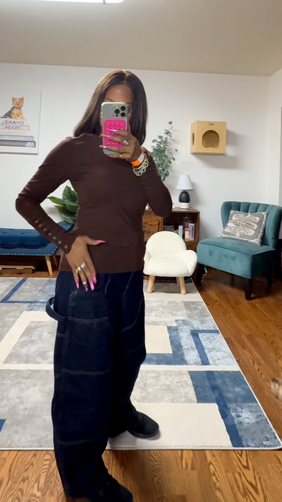 Autumn vibes and comfort in this stylish fit. 
Long sleeves with button details down the forearm, relaxed, dark wash Painter’s Pants and comfortable black trainers. Perfect for crisp Fall days and nights. 


#LTKStyleTip #LTKSeasonal #LTKSaleAlert