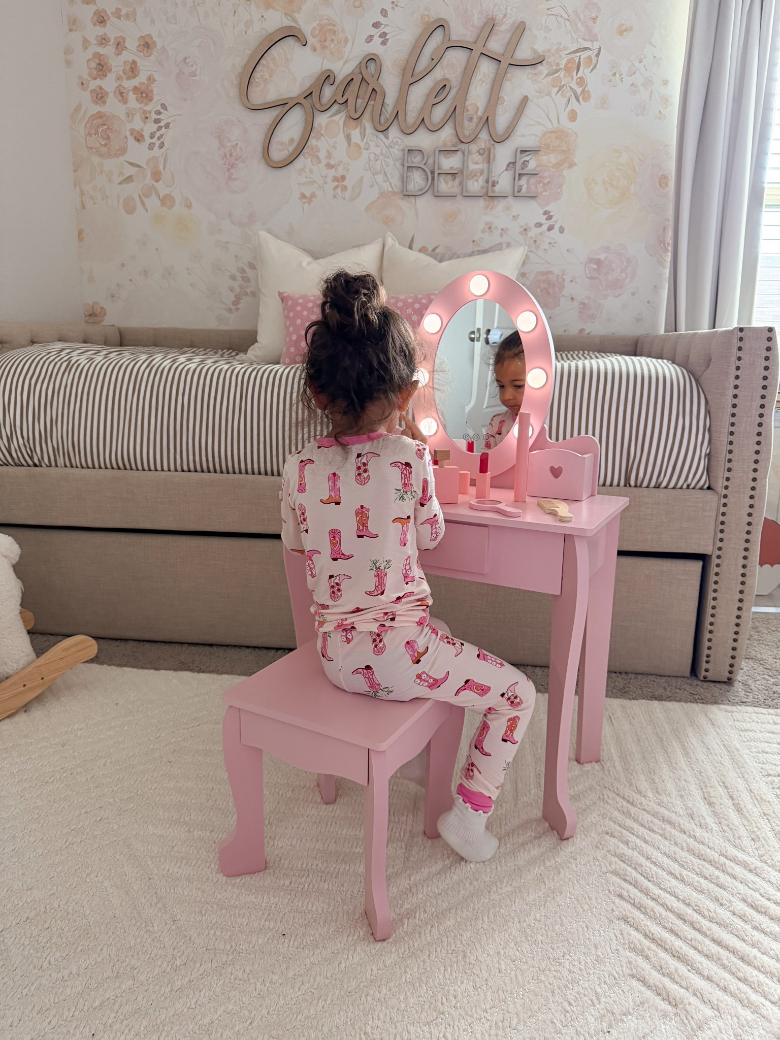 Every little girls dream 🪞✨

#LTKKids #LTKHoliday #LTKGiftGuide