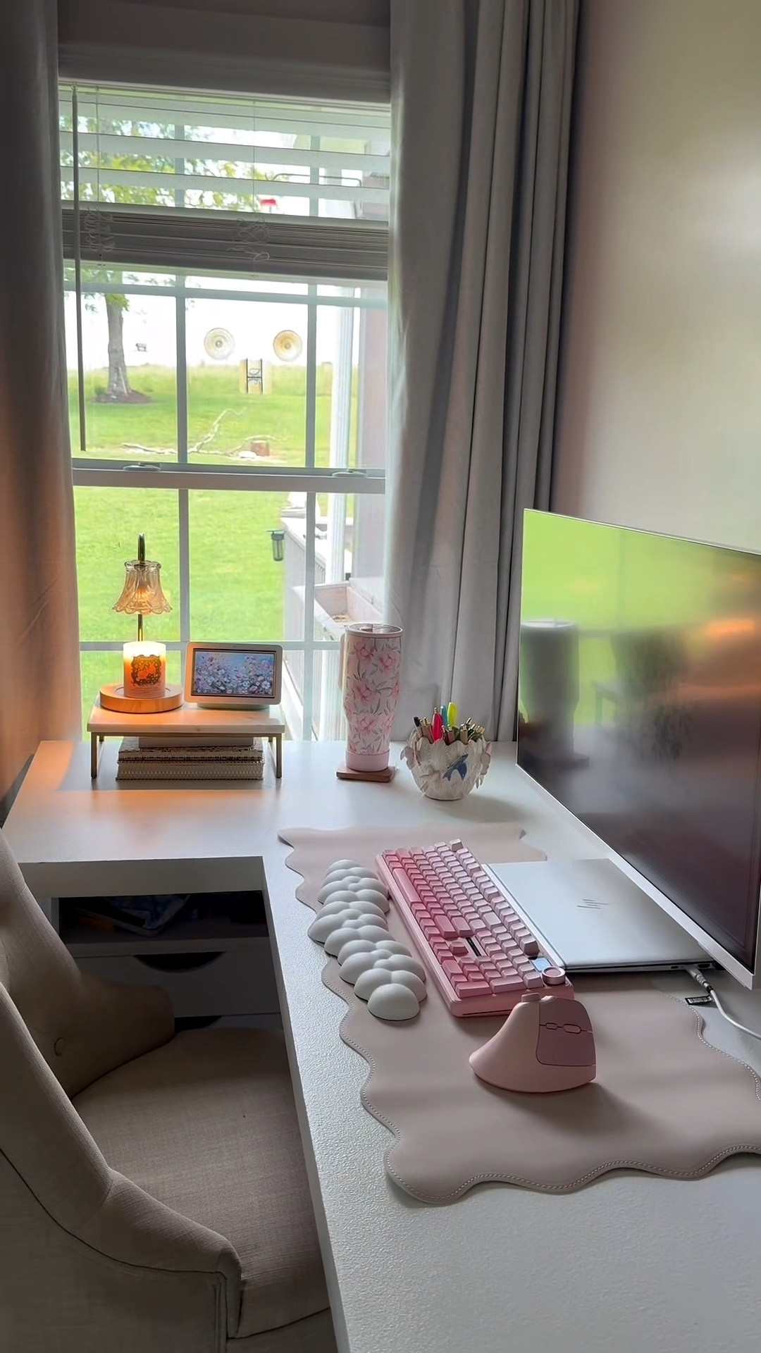 My new work from home set up! Home office. Work from home

#LTKHome #LTKdayinmylife #LTKmorningroutine