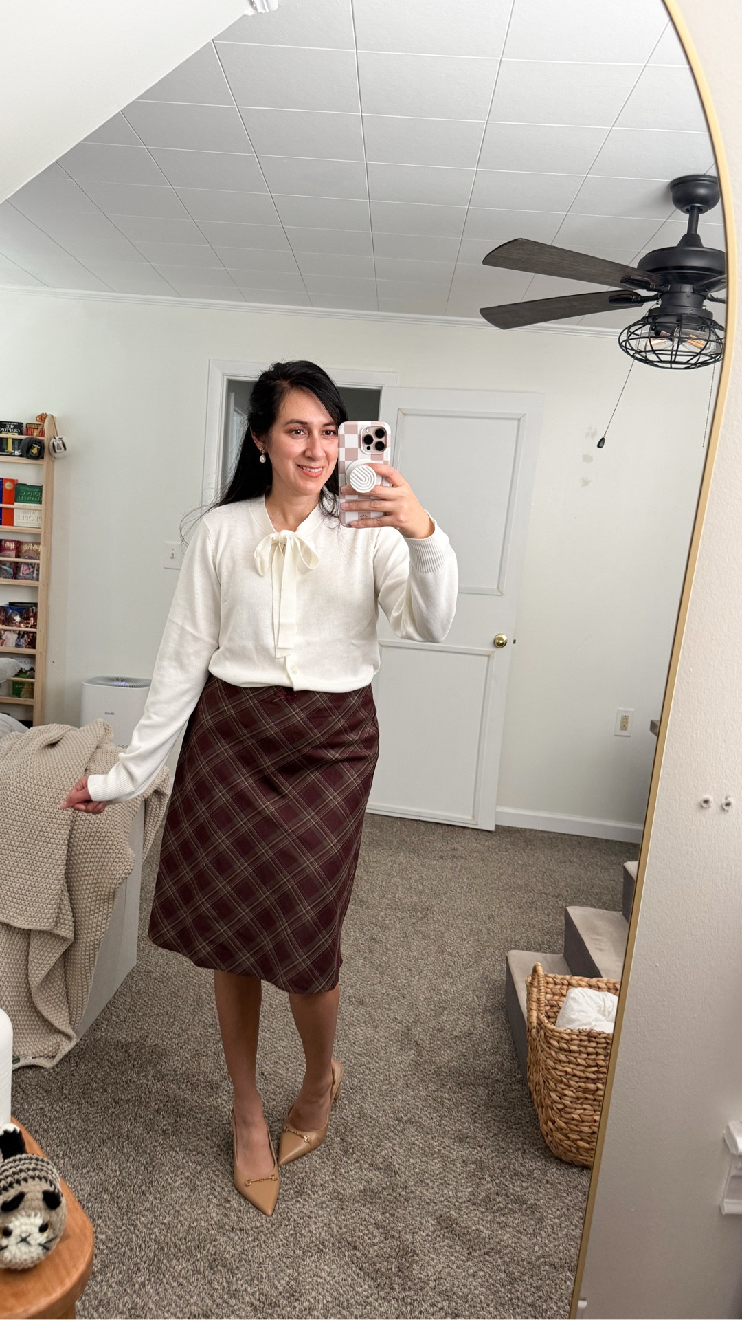 Do you ever struggle with looking put-together on the weekends?
I’m taking my tie-neck cardigan from work to weekend by swapping my pencil skirt for houndstooth shorts. Casual, but still cute.