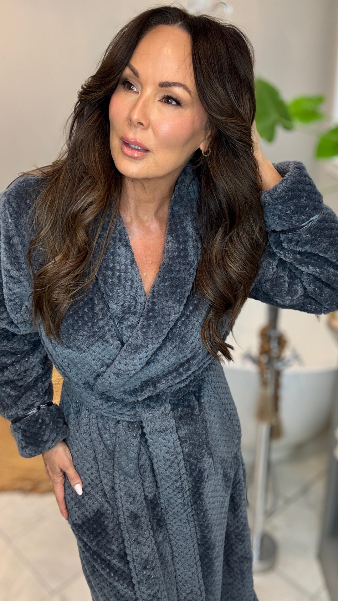 Regal, sexy, long, plush robe that cinches the waist. You’re welcome 😘 Tons of colors, but this dark grey is so good.

#LTKSeasonal #LTKHoliday #LTKStyleTip