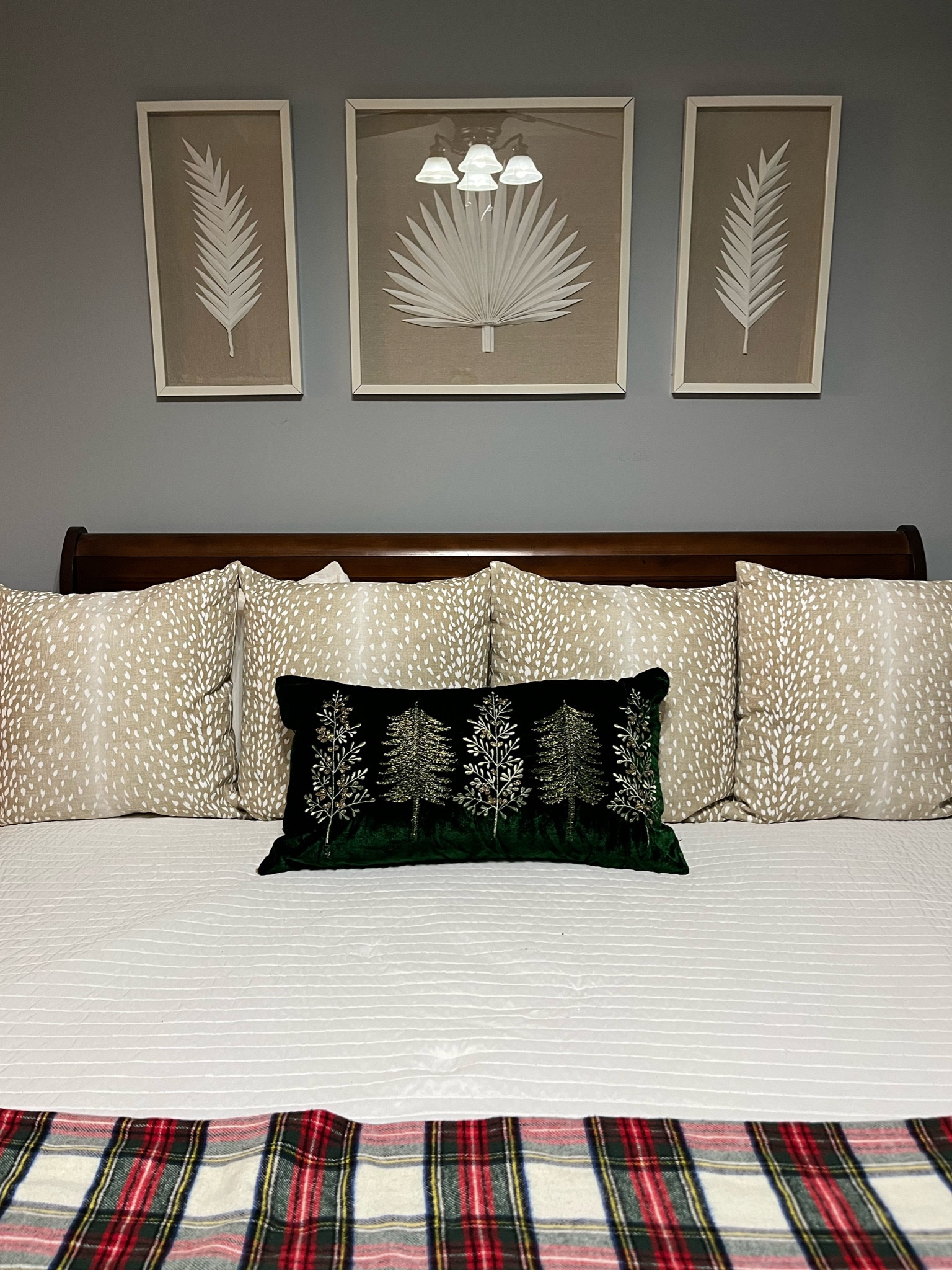 We are loving these gorgeous pictures above our bed! Gives our room a coastal feel.

#LTKFind #LTKhome