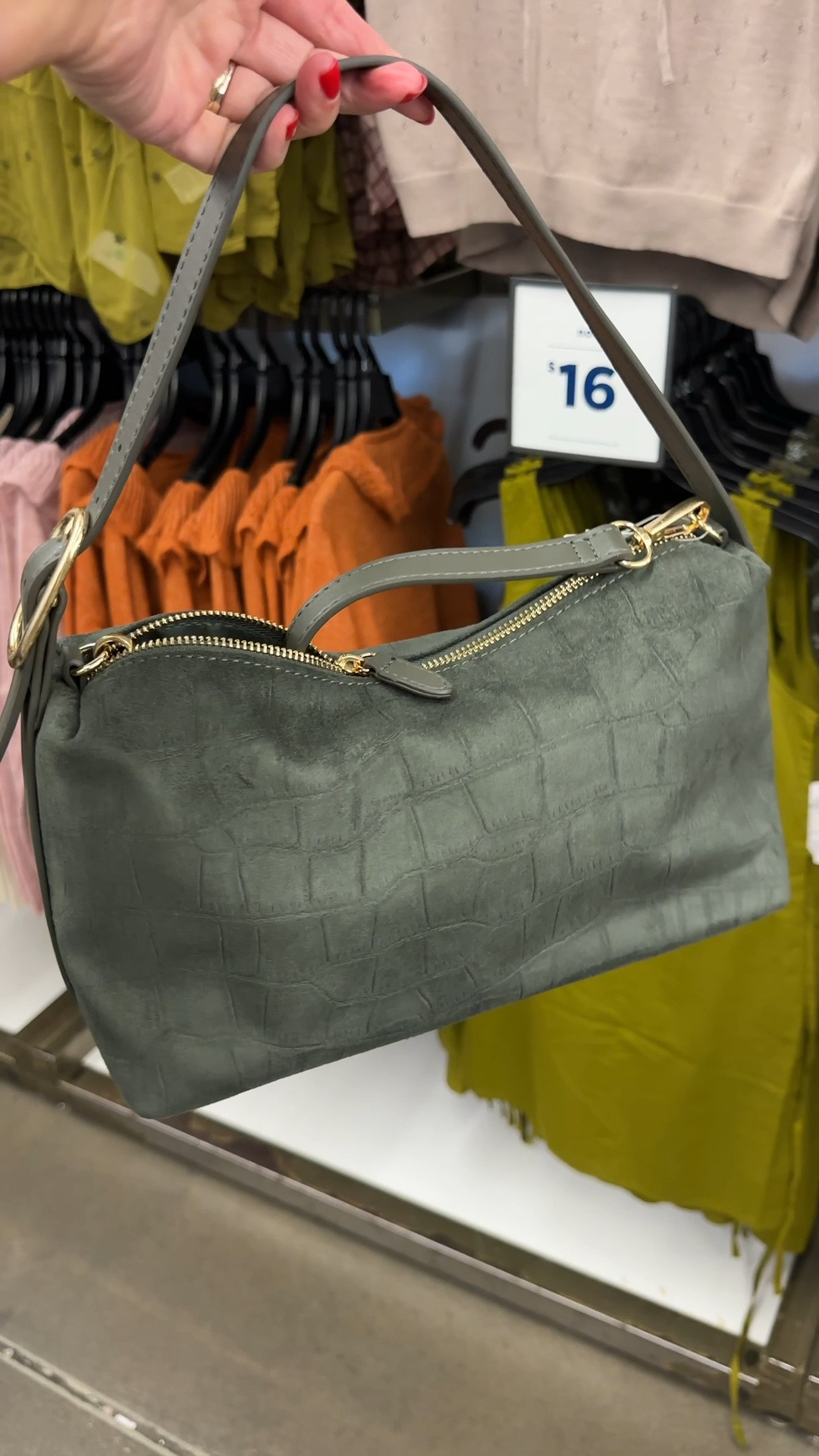 This was so pretty! Has a long crossbody strap and I love this green! Extra 10% off with code BONUS