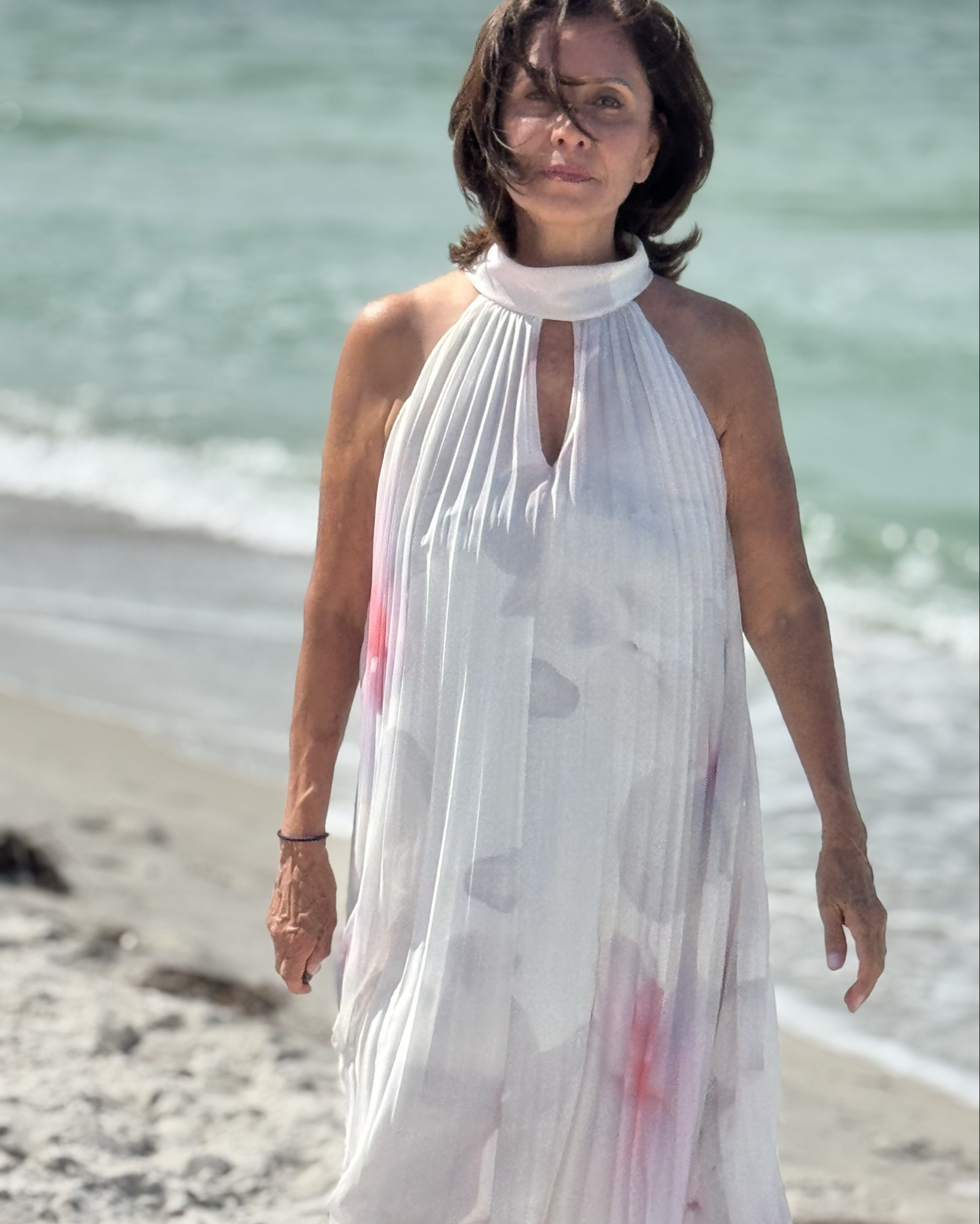 A dress that truly does it all. From a beach day to an elegant evening event. It even works for a young woman during her pregnancy. It travels very well! This @tedbaker piece is effortless, versatile and always chic!🌸

#LTKOver40 #LTKParties #LTKTravel