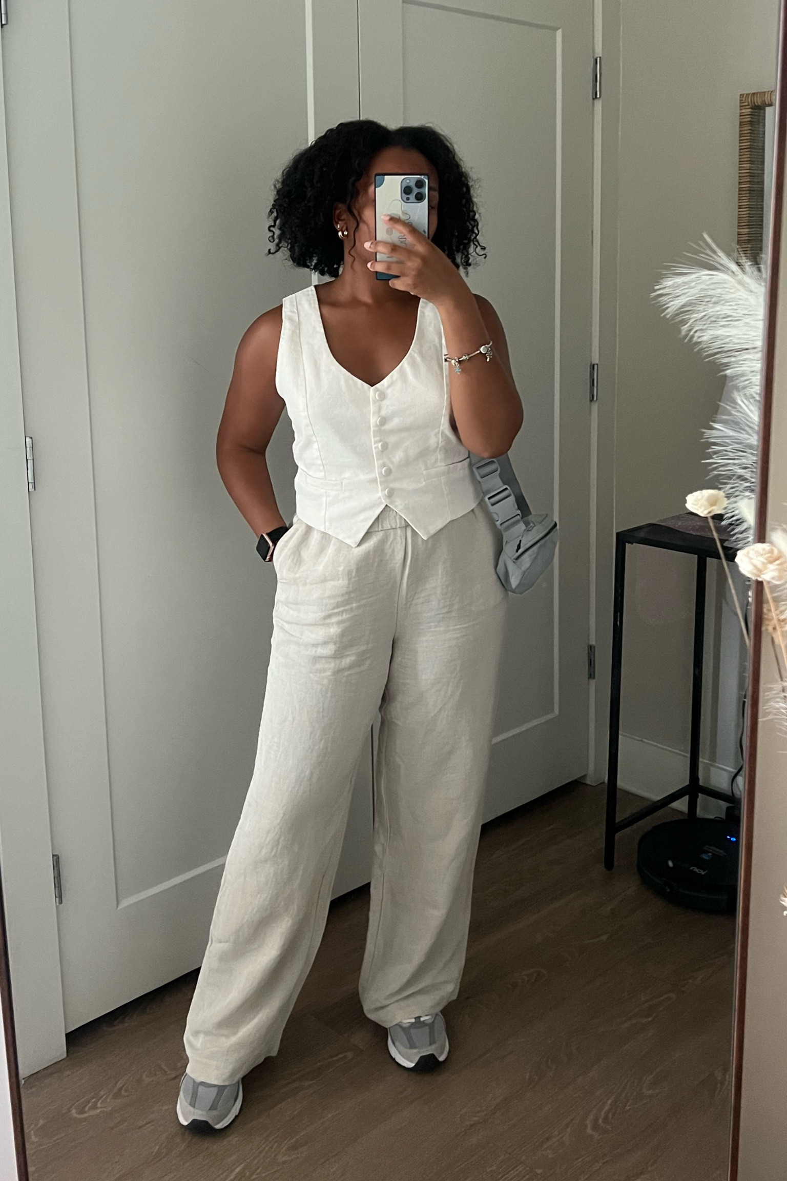 Errand run ootd 🤍
•
•
White linen button down vest, beige linen pants, new balance 530, neutral outfit, belt bag

#LTKfindsunder50
