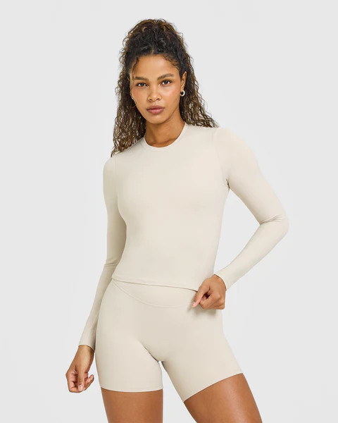 SoftMotion™ Long Sleeve Mid Top with White Logo 
 Sand | Oner Active (UK / US)