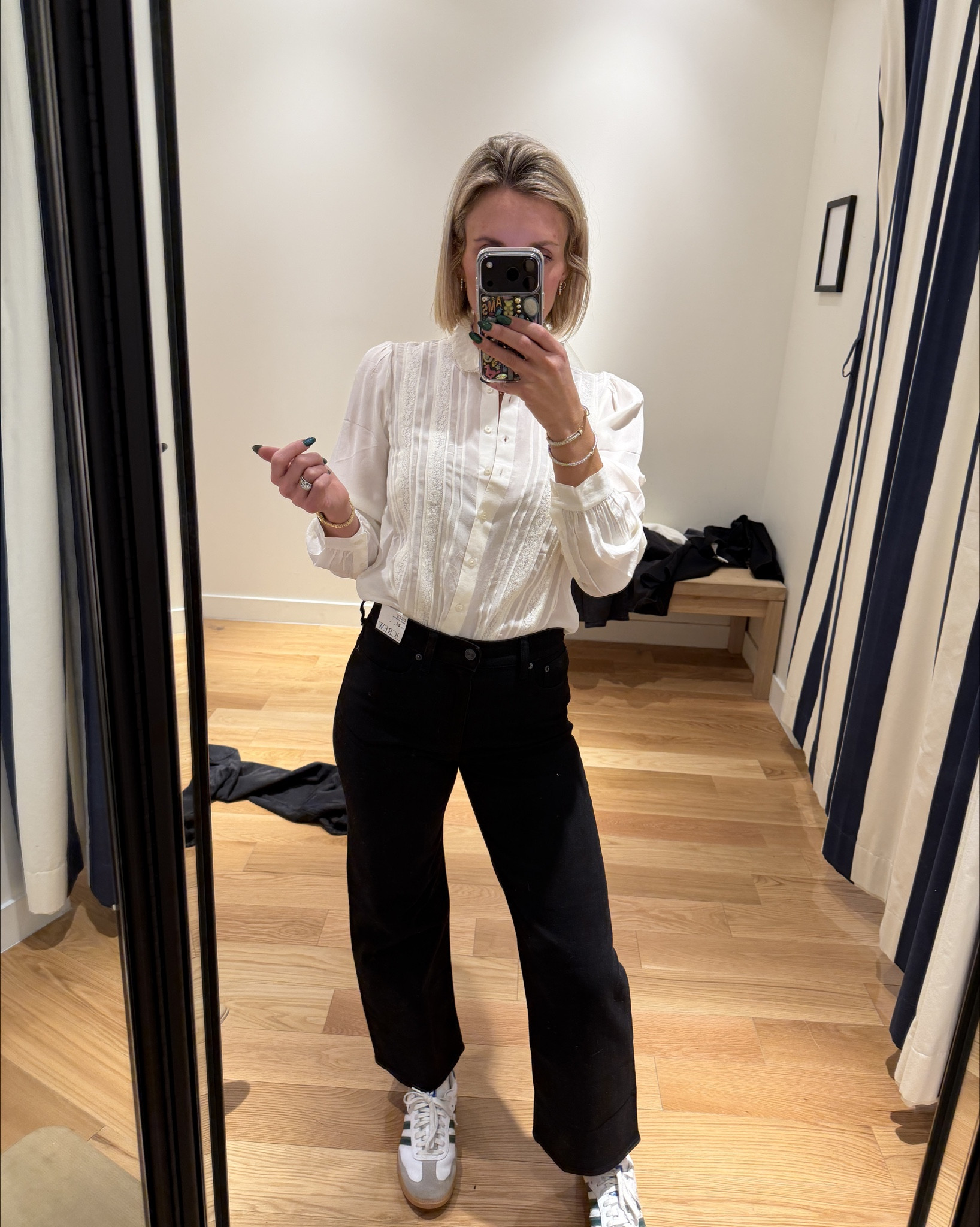 Classic white button-up shirt with lace trim and club collar 😚