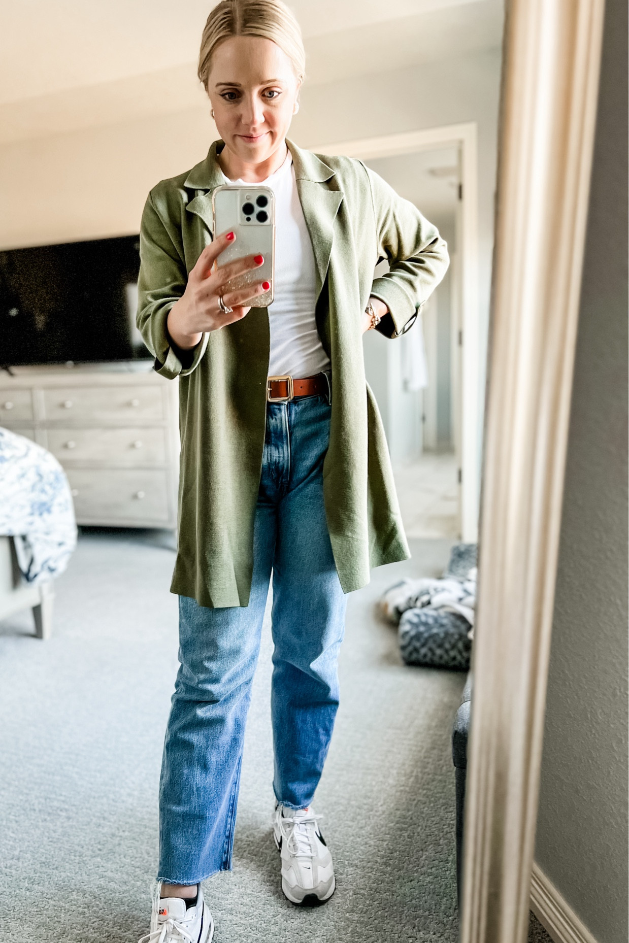 Petite trench jacket in a size down and petite jeans in a 2 petite. These petite straight leg jeans are super comfortable and I love the fit. Casual outfit. Petite. Petite jeans. 