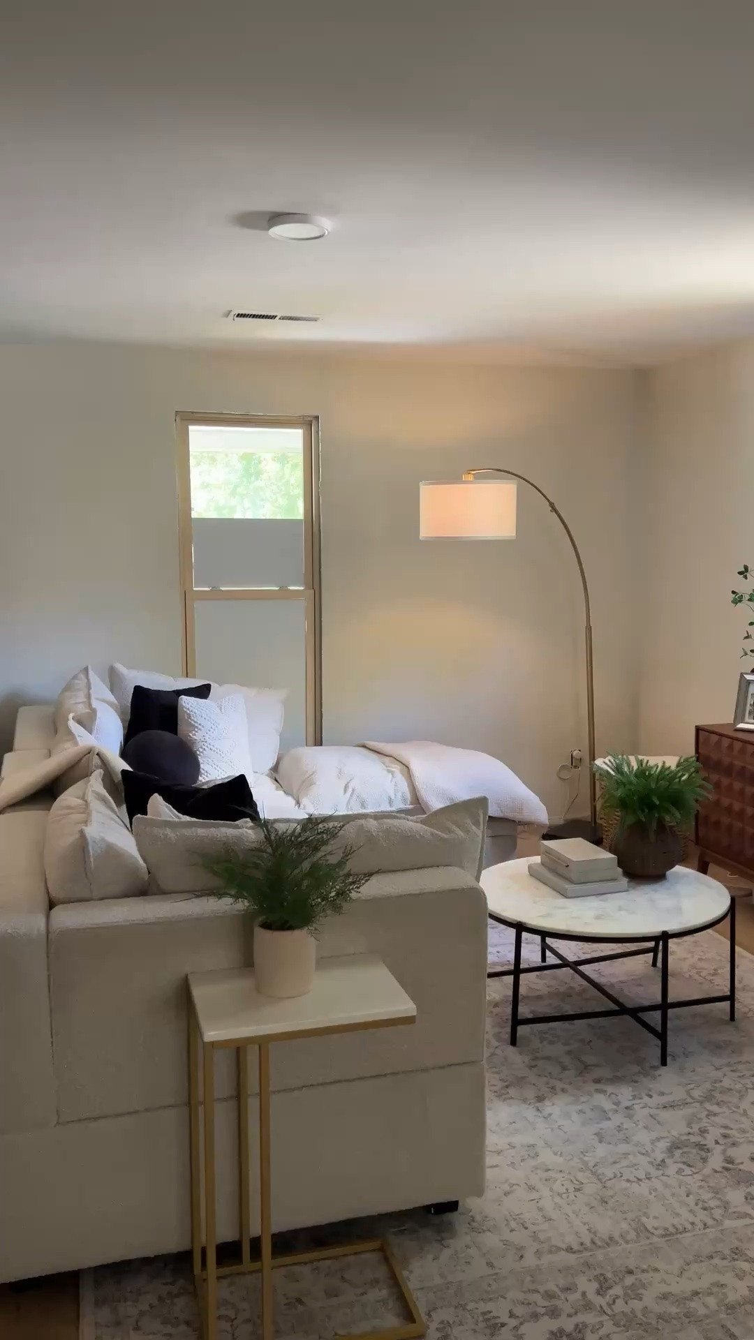 Current state of the living room. Linking what I can here. ￼

#LTKHome #LTKvlog #LTKSaleAlert