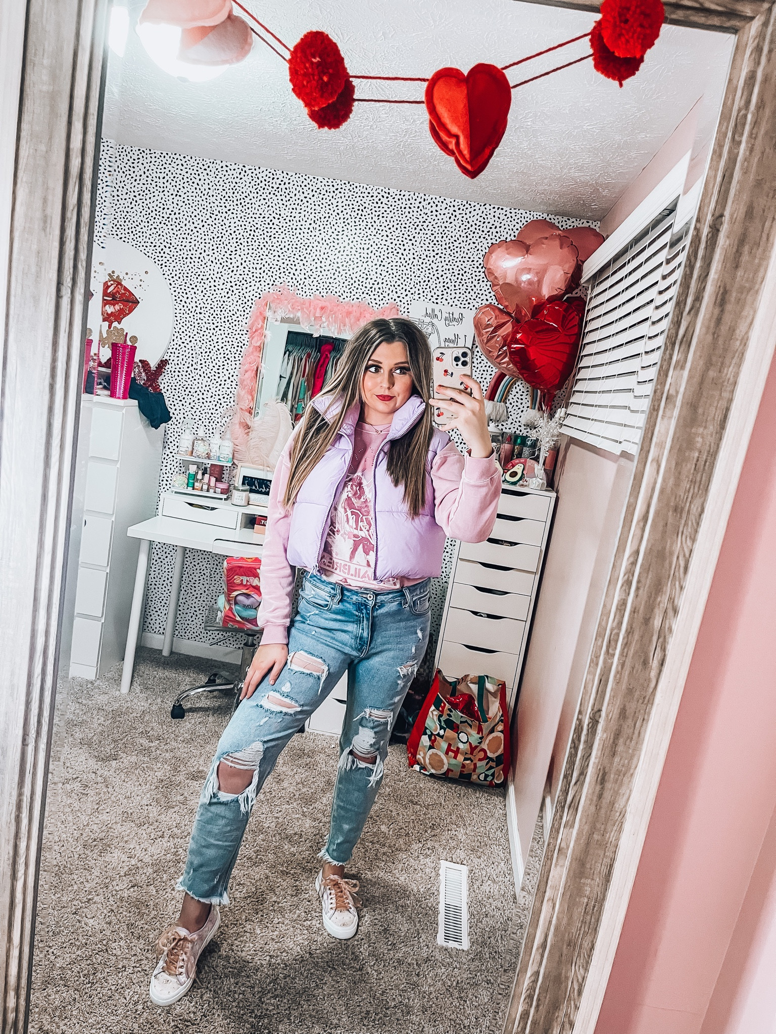 Life this graphic sweater shirt 💗

Cropped vest
Forever 21
Graphic tee
Graphic crewneck 
Valentines
Amazon finds
Amazon tops 

#LTKshoecrush #LTKitbag #LTKsalealert