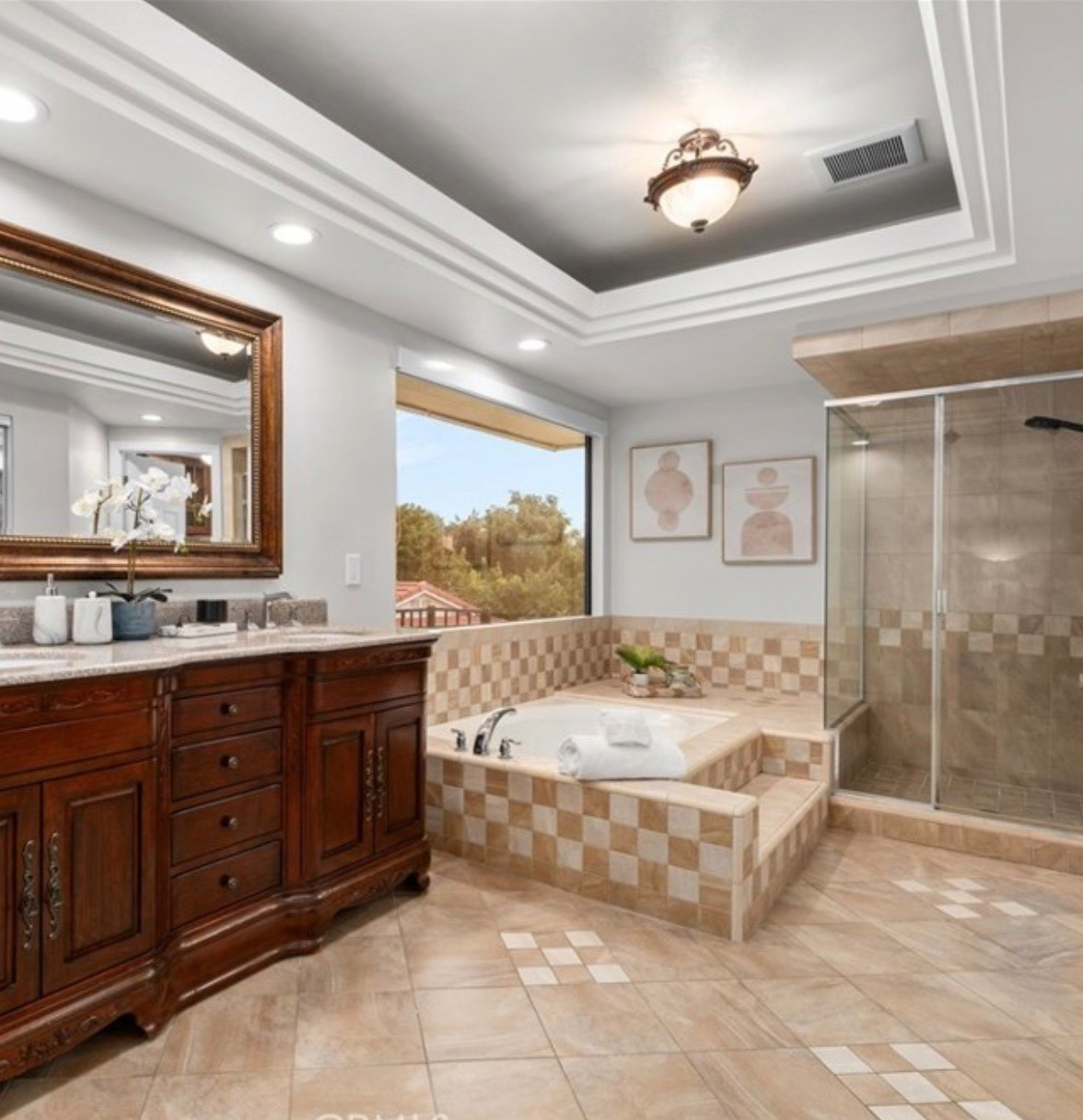 Loved how this artwork made the tile work in this bathroom more contemporary 

#LTKHome