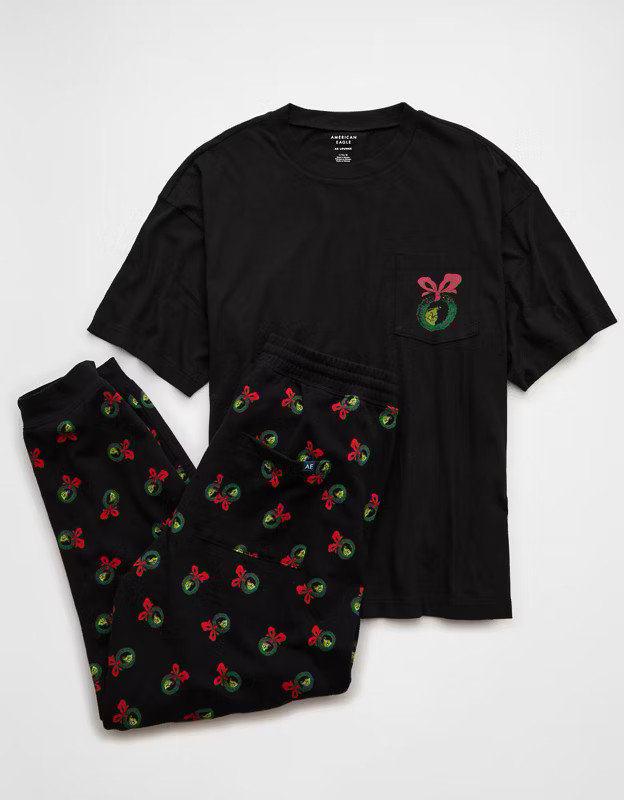 AE Grinch Graphic Lounge Jogger & T-Shirt Set | American Eagle Outfitters (US & CA)
