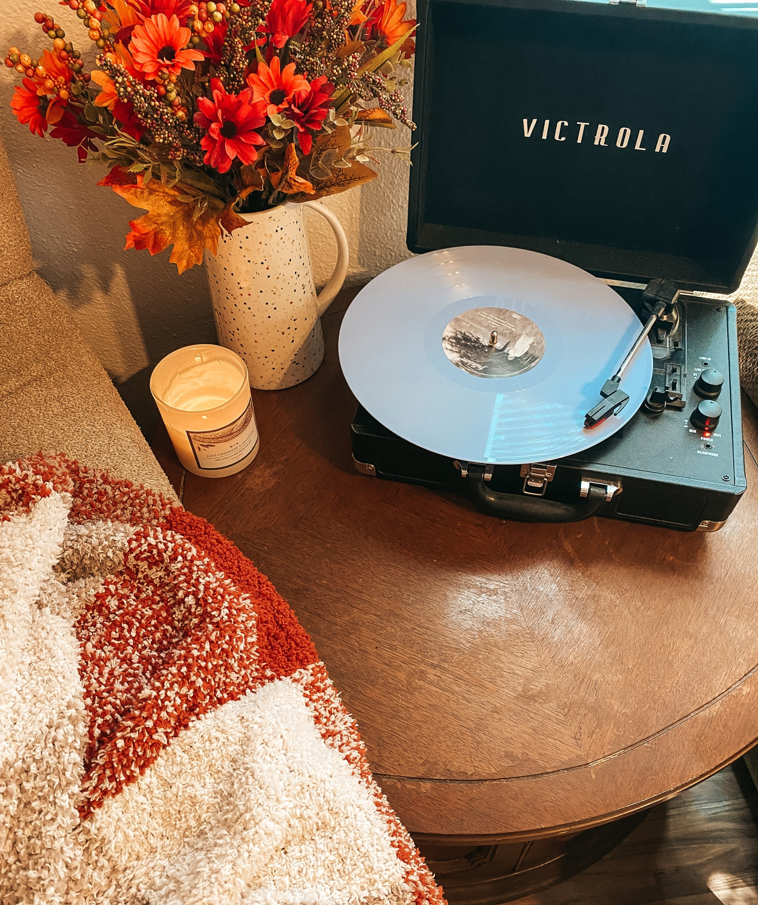 Fall decor + good candle + Taylor Swift’s Folklore = an amazing time 🥰🍂🍁

#LTKhome #LTKSeasonal #LTKstyletip