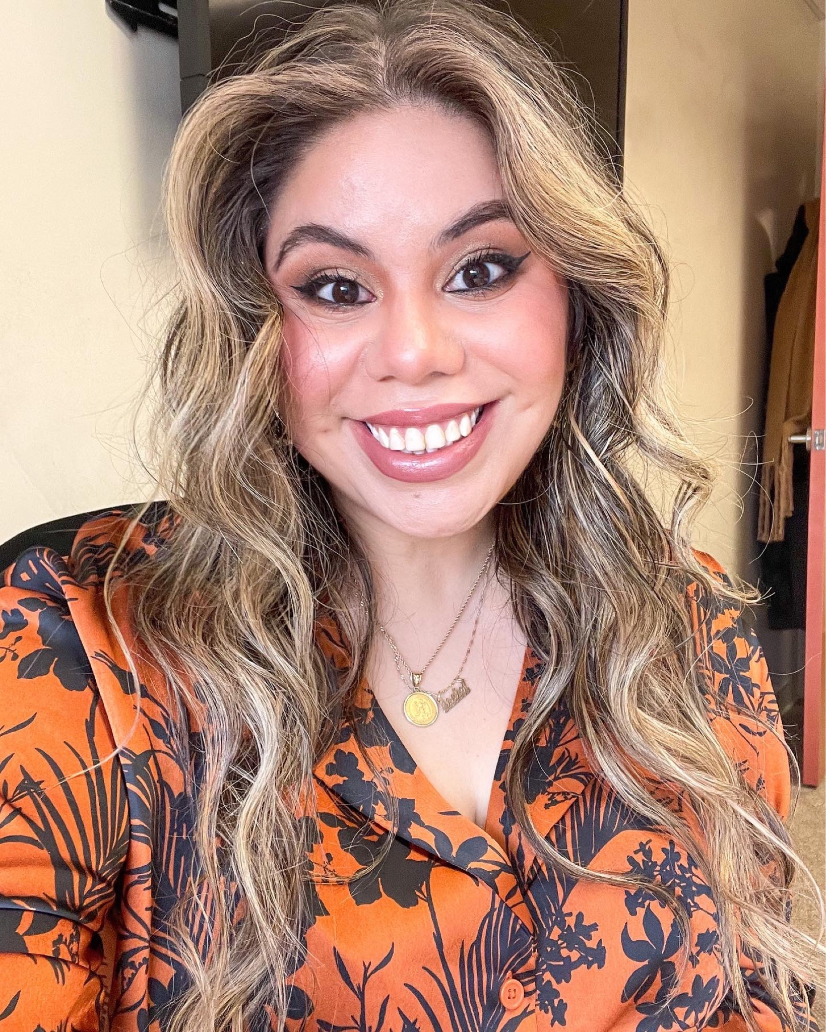 Daily makeup 
Concealer - shade 1N
Mac Foundation - shade C1
Blush - shade cheeky

Bronzer:
Cream - Medium Bronze
Powder - Volume III

Lips:
Charlotte Tilbury - Dance floor princess
Lipliner - anywhere caffeine 
Dior lip glow balm - Mahogany 

#LTKbeauty