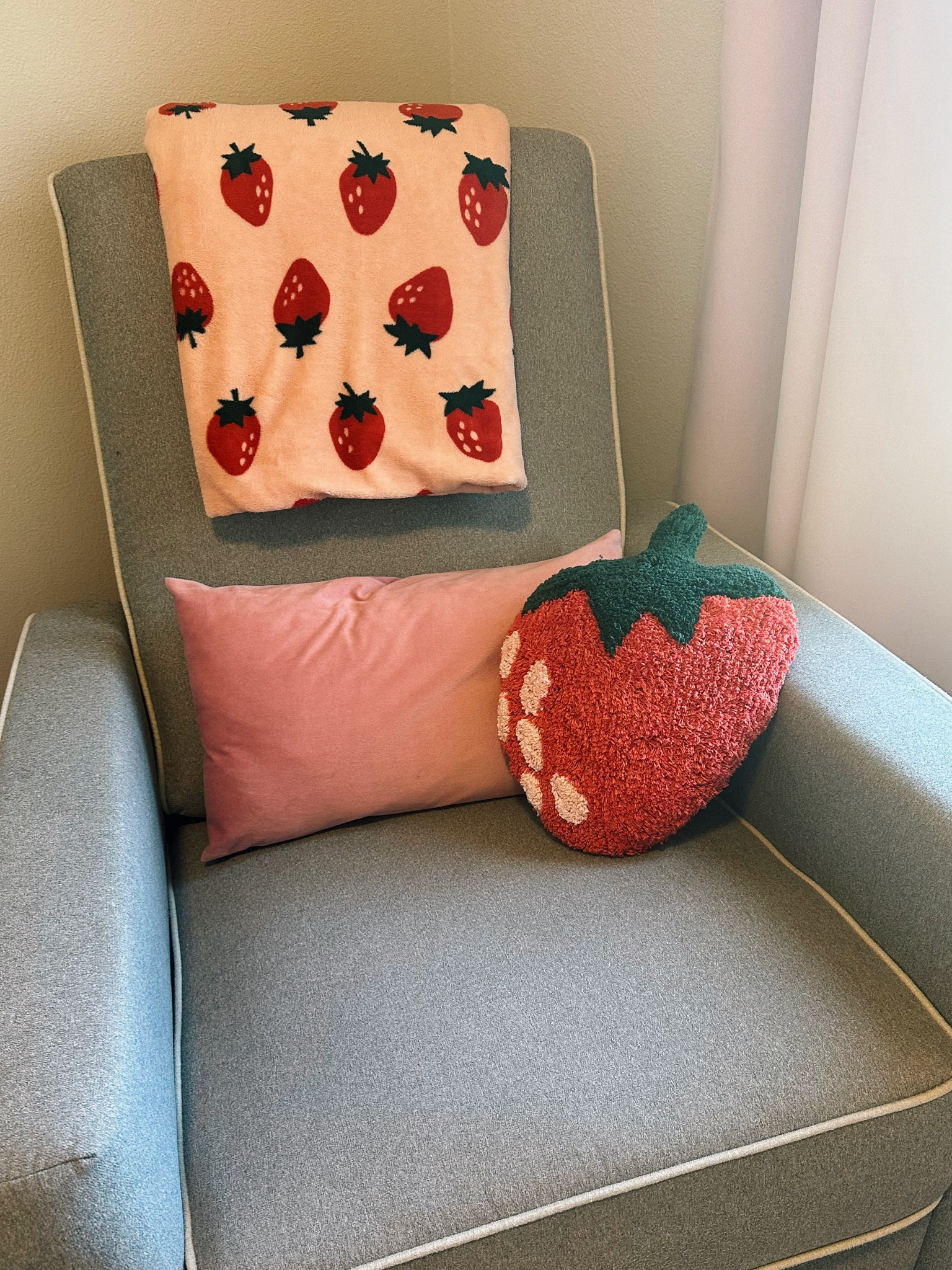 Toddler room decor🍓

#LTKHome #LTKSaleAlert #LTKFindsUnder50