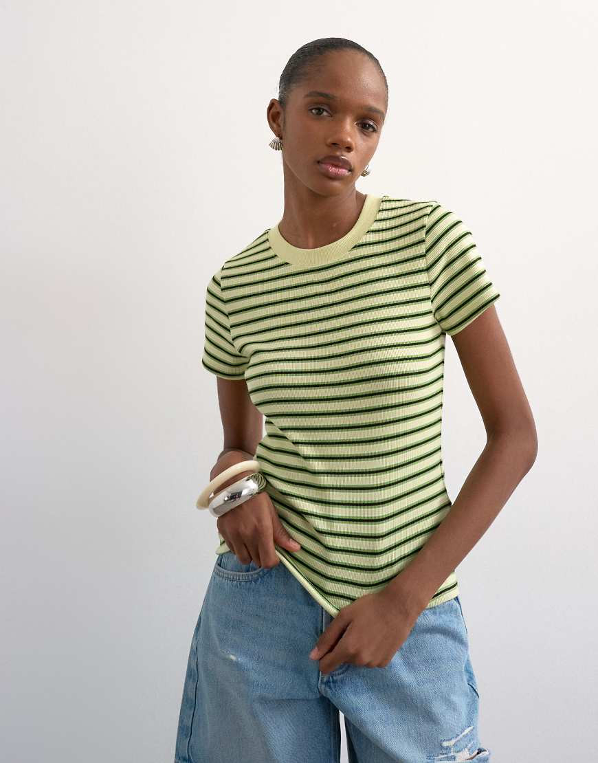 Topshop - Geribbeld T-shirt met korte mouwen en strepen in groen | ASOS (Global)