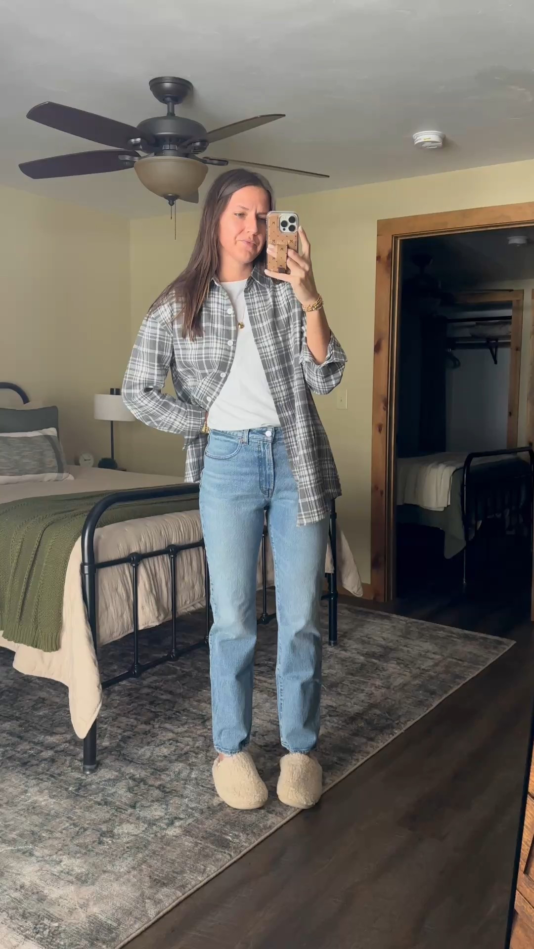 My favorite Madewell jeans! I love the curvy style because it gives me more room through my hips and backside. I wear a 26 in this brand. I always size down one. Wearing a small in the flannel. 