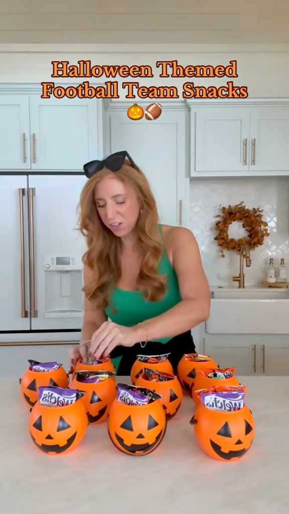 Football mom team snacks // team gift idea // classroom gifts 








Football team snacks 
Mini pumpkins 
Pumpkin buckets
Mini boo basket 
Halloween gifts 
Kids gifts 

#LTKFindsUnder50 #LTKHalloween #LTKKids