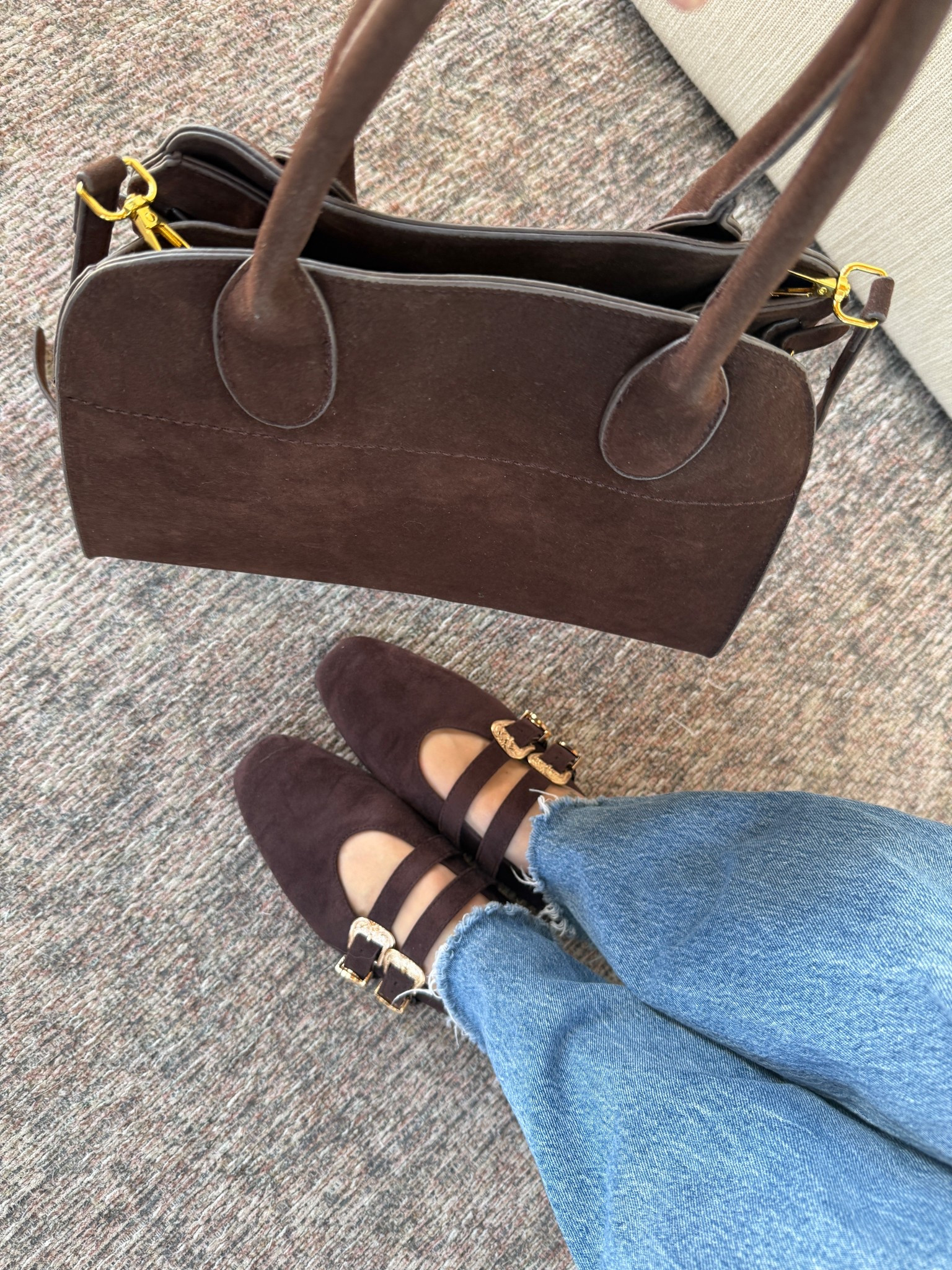 Color crush for fall 😍🤎

Brown flats, suede, brown suede, fall style, transitional outfits, jeans, ballet flats, Walmart fashion, Amazon fall fashion, ootd

#LTKStyleTip #LTKHoliday #LTKSaleAlert