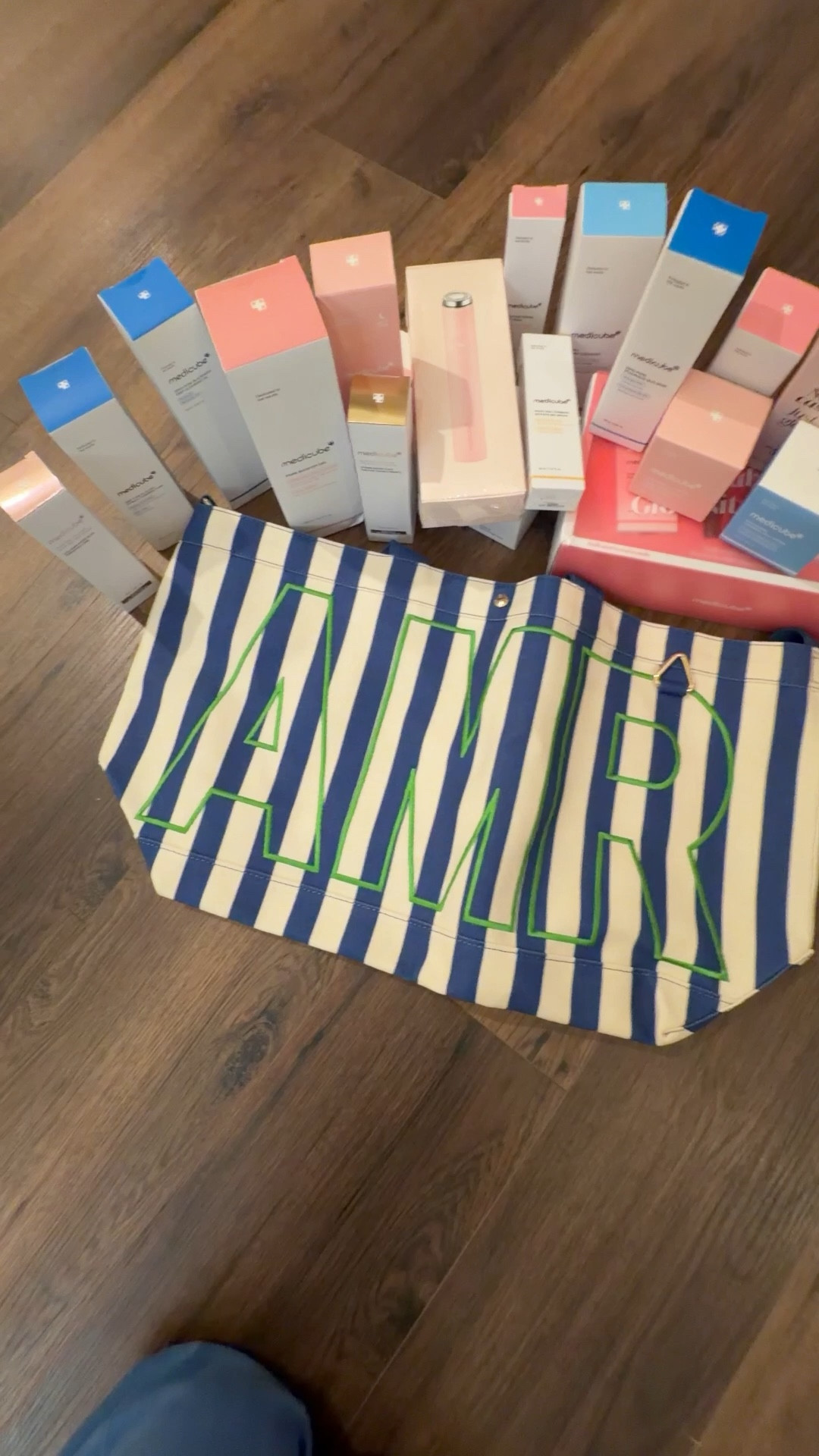 New large tote and medicube pr. Can’t wait to SHARE more medicube with you 