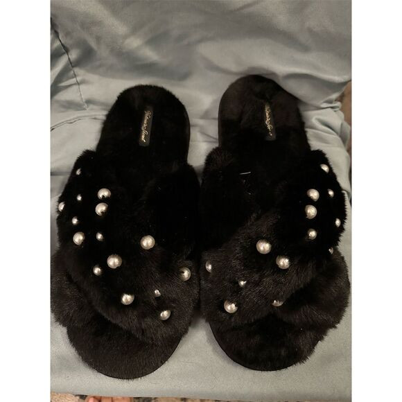 Victoria's Secret Women's Black Faux Fur Pearl Slippers Size L (9-10) | Poshmark