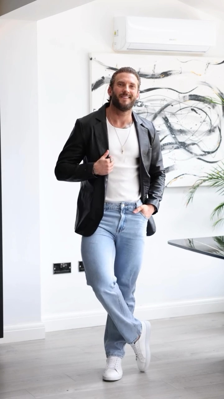Bringing the casual vibes out today with this look 👀 styling a leather blazer 🖤 a nice simple and relaxed concept that’s comfortable and just works (in my opinion) 

I’ll link this look to my LTK check top of page for the 🔗

#mensfashion #mensfashionpost #mensfashions #menstyle #menstyleguide #menstylefashion #mensoutfit #mensoutfits