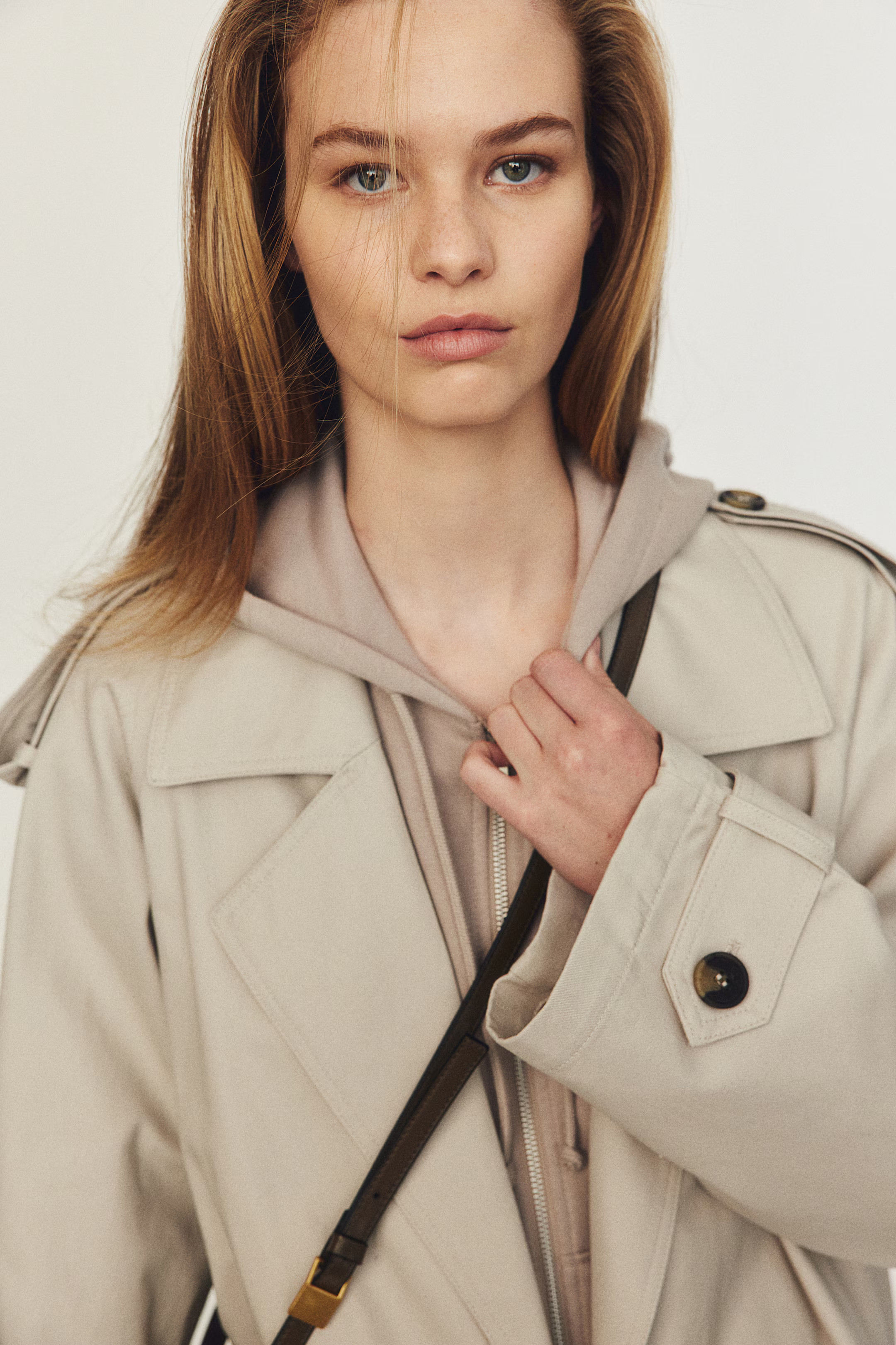 Short trench coat - Light greige - Ladies | H&M GB | H&M (UK, MY, IN, SG, PH, TW, HK)