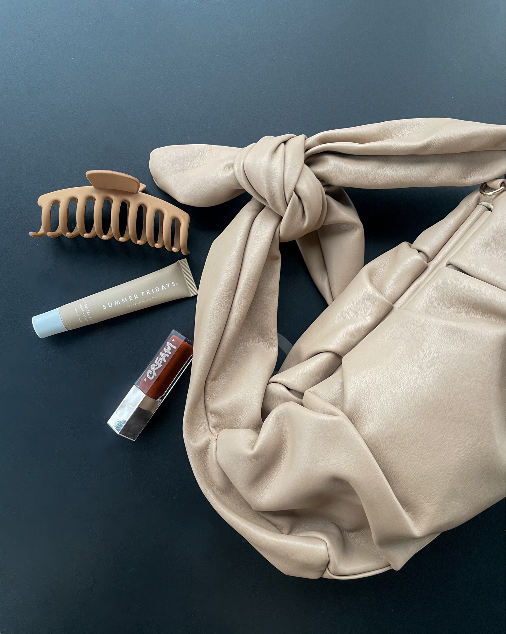 Current lip faves! 
@fentybeauty cream lipgloss in shade ‘Cookie Jar’ 🍪🤎 

@summerfridays in Vanilla  (base balm)

Lipstick, lipgloss, lip balm, fenty beauty, neutral lip, brown lip, makeup, beauty, lip liner, lip combo, dark skin lip look, beige, summer Fridays, fenty makeup, cream lipstick, cream lipgloss 

#LTKbeauty #LTKfindsunder50