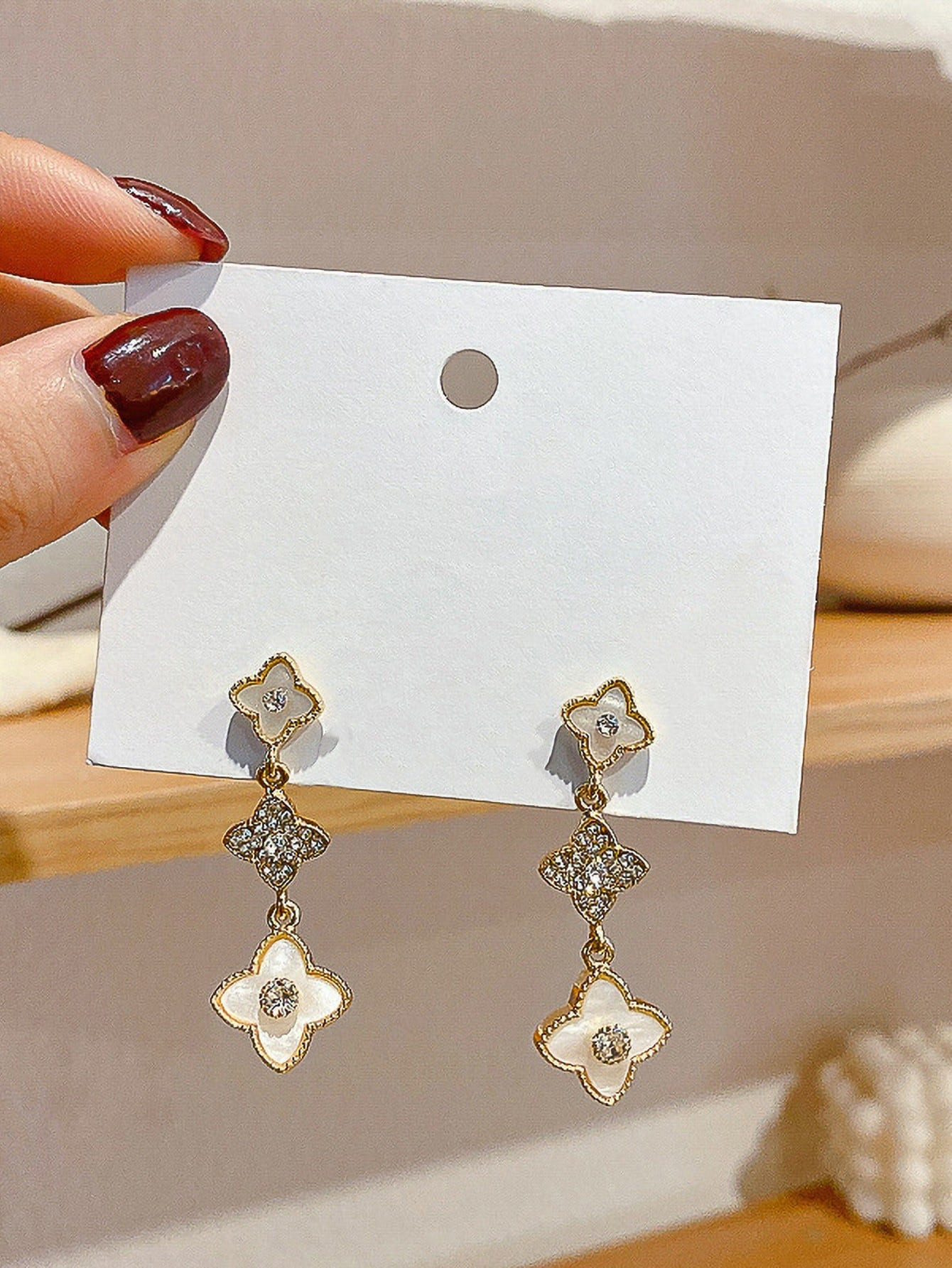 1pair Fashion three flower Four-leaf clover connecting lady earrings | SHEIN