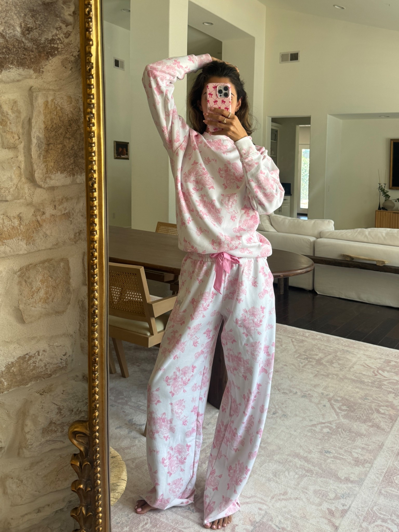 Wearing the sweater backwards because ngl I hate the front design lol 
Size XS top and bottoms 