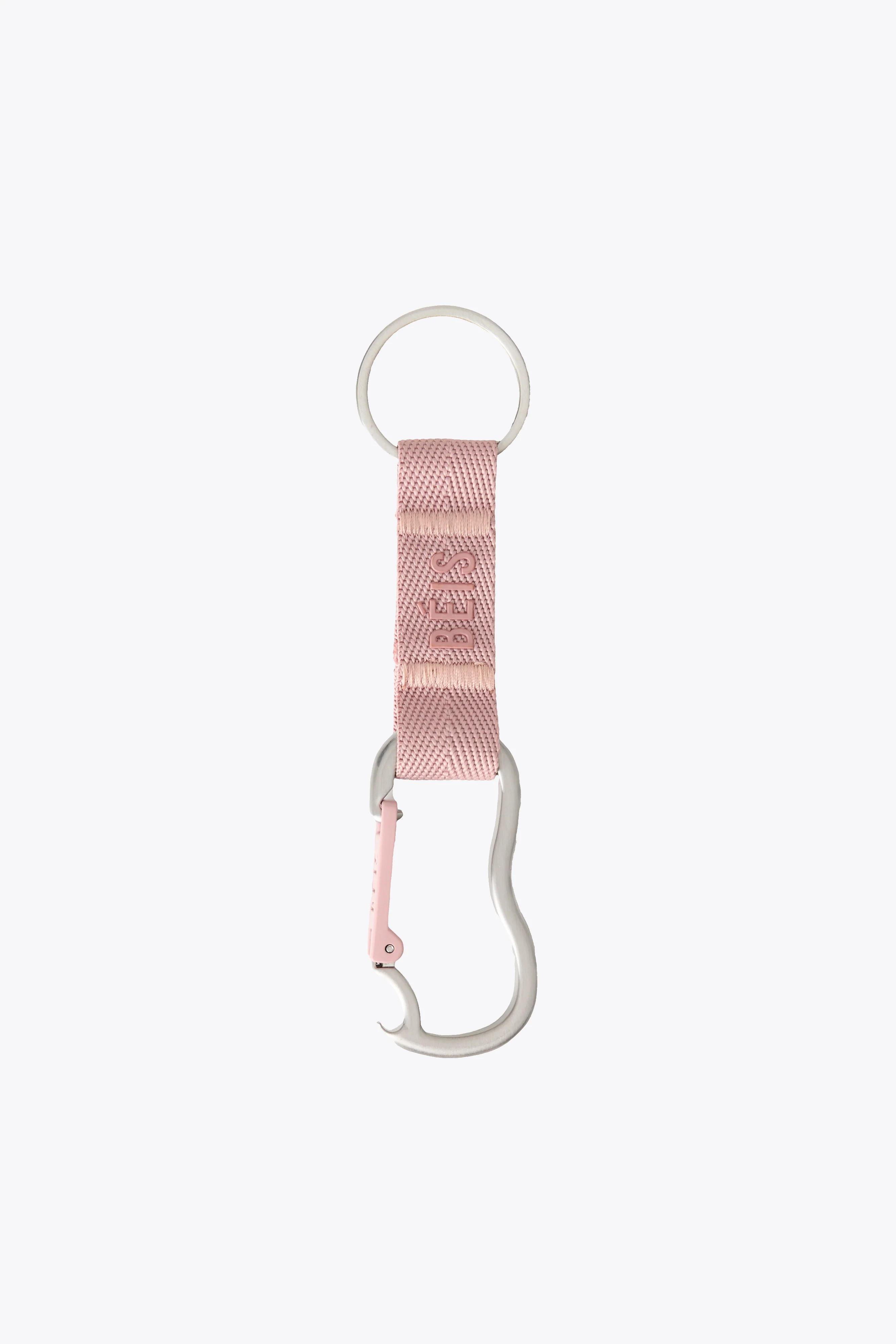 BÉIS 'The Carabiner' in Atlas Pink - Travel Accessory Clip in Light Pink | BEIS