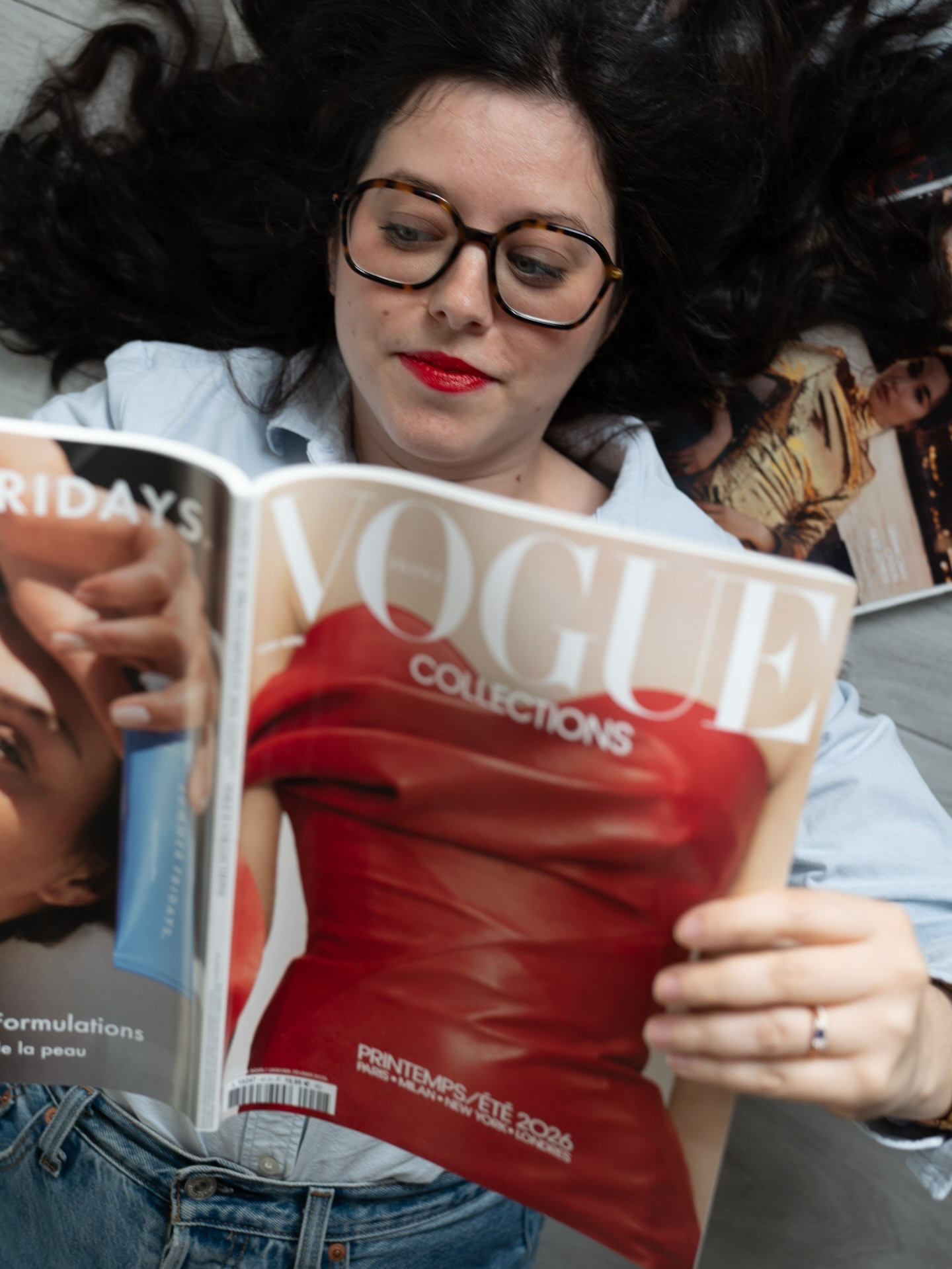 Je suis en pleine préparation de mon article tendances et c’est probablement l’un de mes exercices préférés.
J’adore analyser les tendances, pas pour tout suivre à la lettre, mais pour voir ce qui peut réellement actualiser mon dressing. Porter mes pièces autrement. Ajouter, ajuster, affiner. Prendre seulement ce qui me ressemble vraiment.
Cette saison, par exemple, on voit le cuir s’inviter au printemps/été — une matière qu’on associe plutôt au froid. Et je trouve ça intéressant de réfléchir à des versions plus légères, plus inattendues.
Écrire cet article me permet aussi d’avoir une vraie vision d’ensemble : qu’est-ce que j’ai envie d’adopter et qu’est-ce que je laisse de côté ?

Et toi, tu regardes les tendances pour tout suivre ou pour faire le tri ?

#LTKmodest #LTKfrance #LTKstyletip