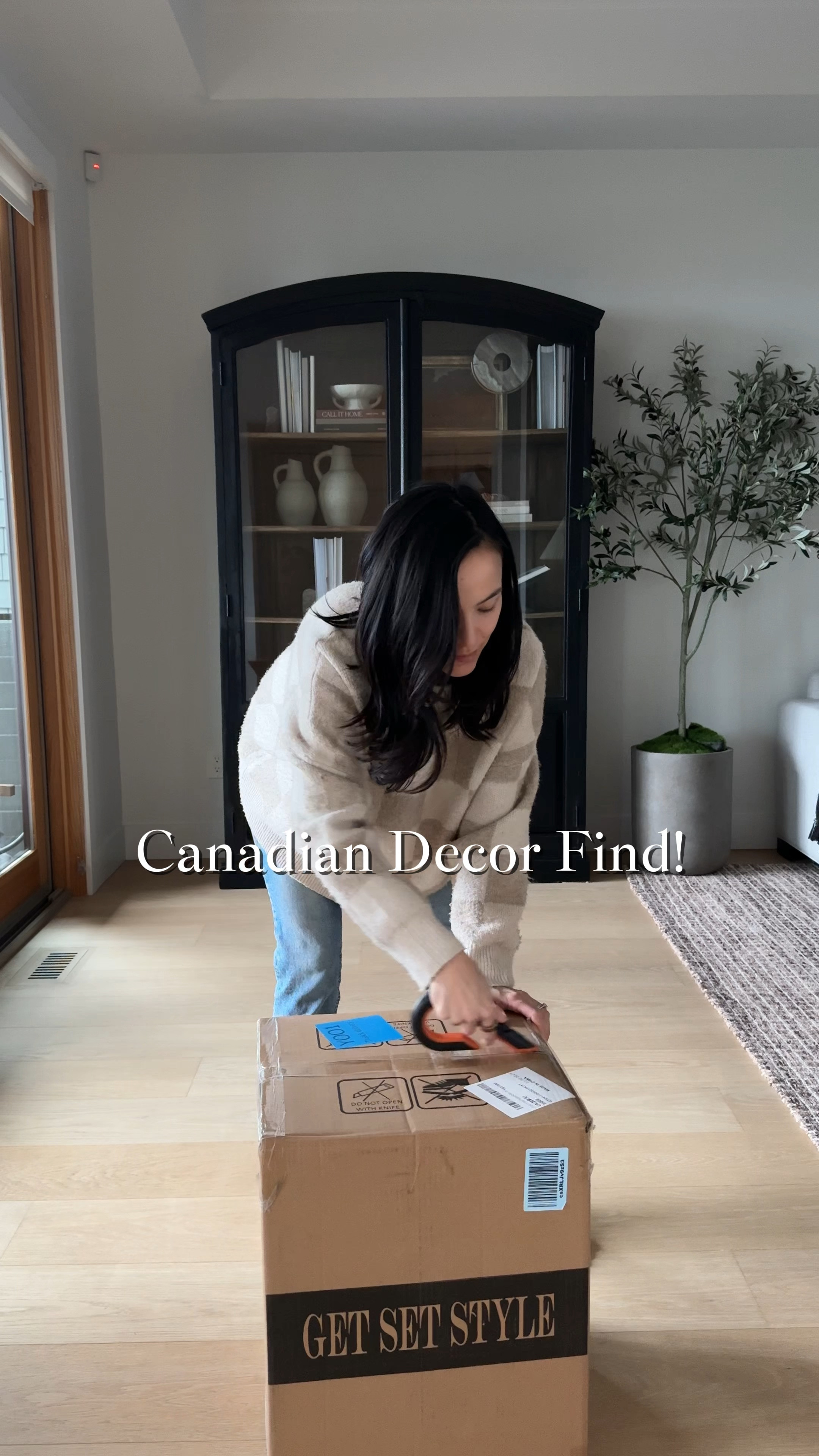 The stinking cutest boucle ottoman in the perfect green. Eeeep. And it’s a Canadian link. Excuse me!!! 

#LTKcasa #LTKcanada