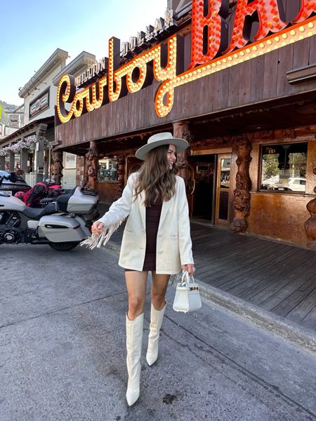 Absolutely loving a good fringe moment! I'm wearing a size S in everything & my boots run TTS. // western chic, western, fringe jacket, fringe blazer, brown dress, fall outfit