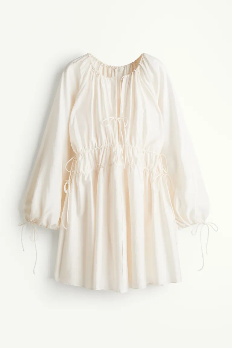 Oversized tie-detail dress - Cream - Ladies | H&M GB | H&M (UK, MY, IN, SG, PH, TW, HK)