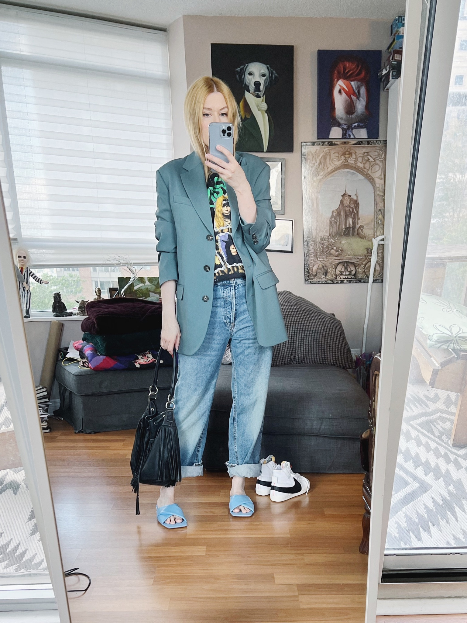 Avoiding work and pissed that the heat is back. Although I am happy I was able to score a backup pair of these jeans. 
•
.  #FallLook  #StyleOver40  #vintageBandTee  #80sStyle  #vintageRoots #80sVibe  #secondhandFind #FashionOver40  #MumStyle #genX #genXStyle #genXBlogger #poshmarkFind #WhoWhatWearing #poshmarkFinds #Over40Style #40PlusStyle #Stylish40s  #HighStreetFashion #StyleIdeas




#LTKSeasonal