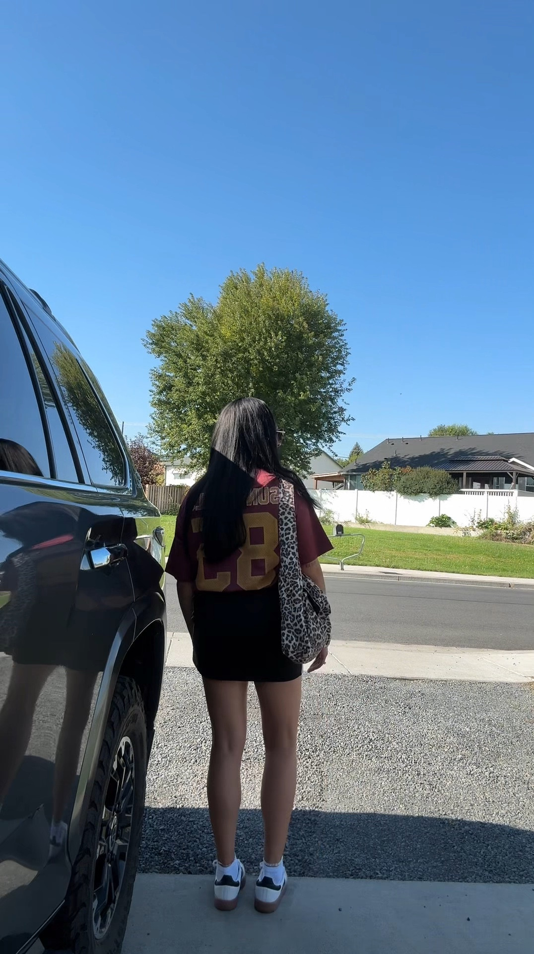 Fall ootd for game day 🫶🏽

Football Sunday 
Sunday ootd
Jersey 
Jersey ootd
Hollister 
Leopard bag 
Aerie 
Sale 
Fall sale 
Adidas samba
Shoe crush 

#LTKShoeCrush #LTKFallSale #LTKStyleTip