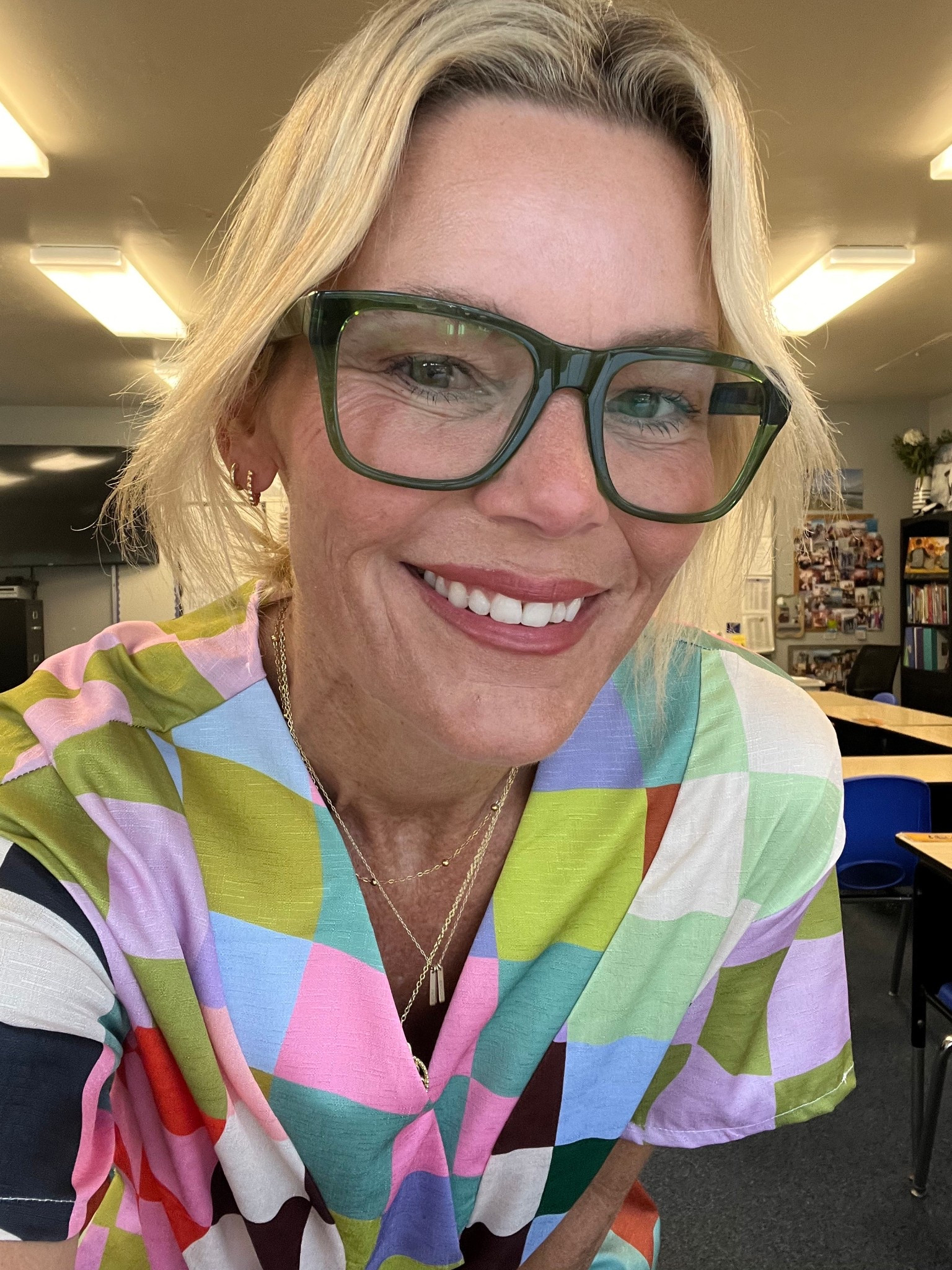 Yes, my first time wearing prescription glasses. Welcome to the club. So of course I want fun and vibrant! NO BORING! Green is my jam. These even turn into sunglasses when I step outside! I did a virtual try~on online, uploaded my prescription and BOOM! 

@eyebobs
#eyebobs
#glasses