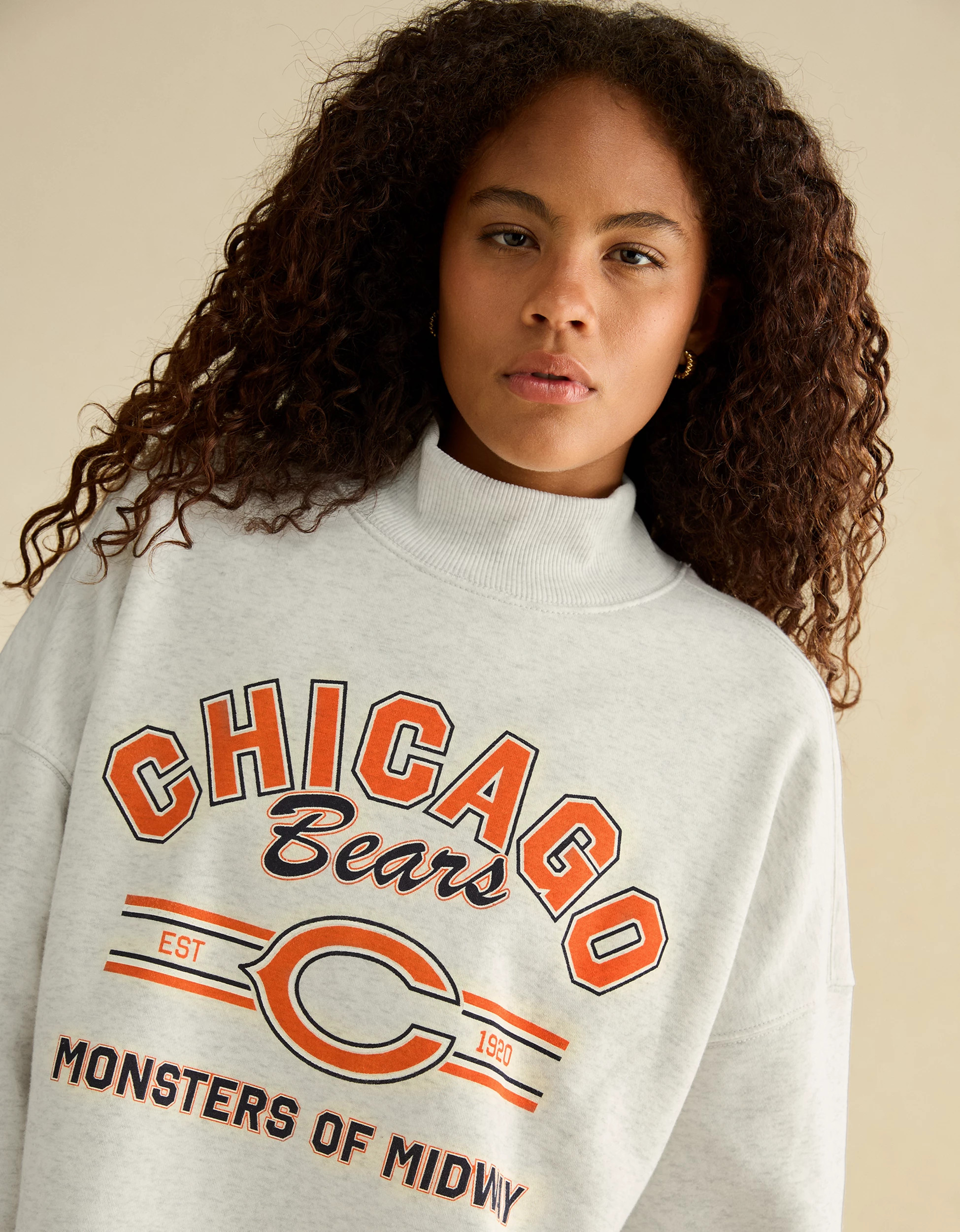 NFL Chicago Bears Everyday Luxe Mock Neck Sweatshirt | American Eagle Outfitters (US & CA)